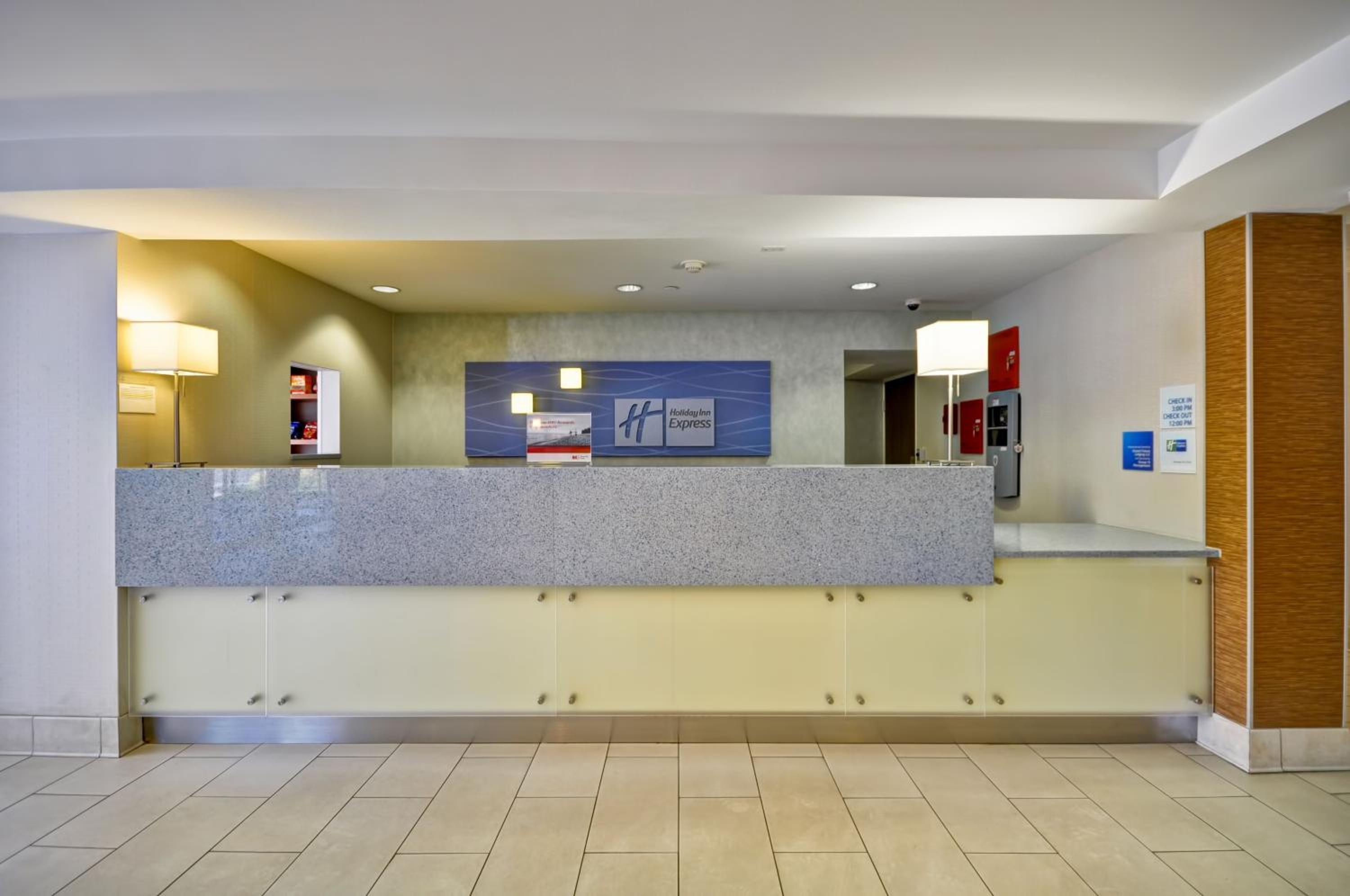 Holiday Inn Express Romulus / Detroit Airport by IHG