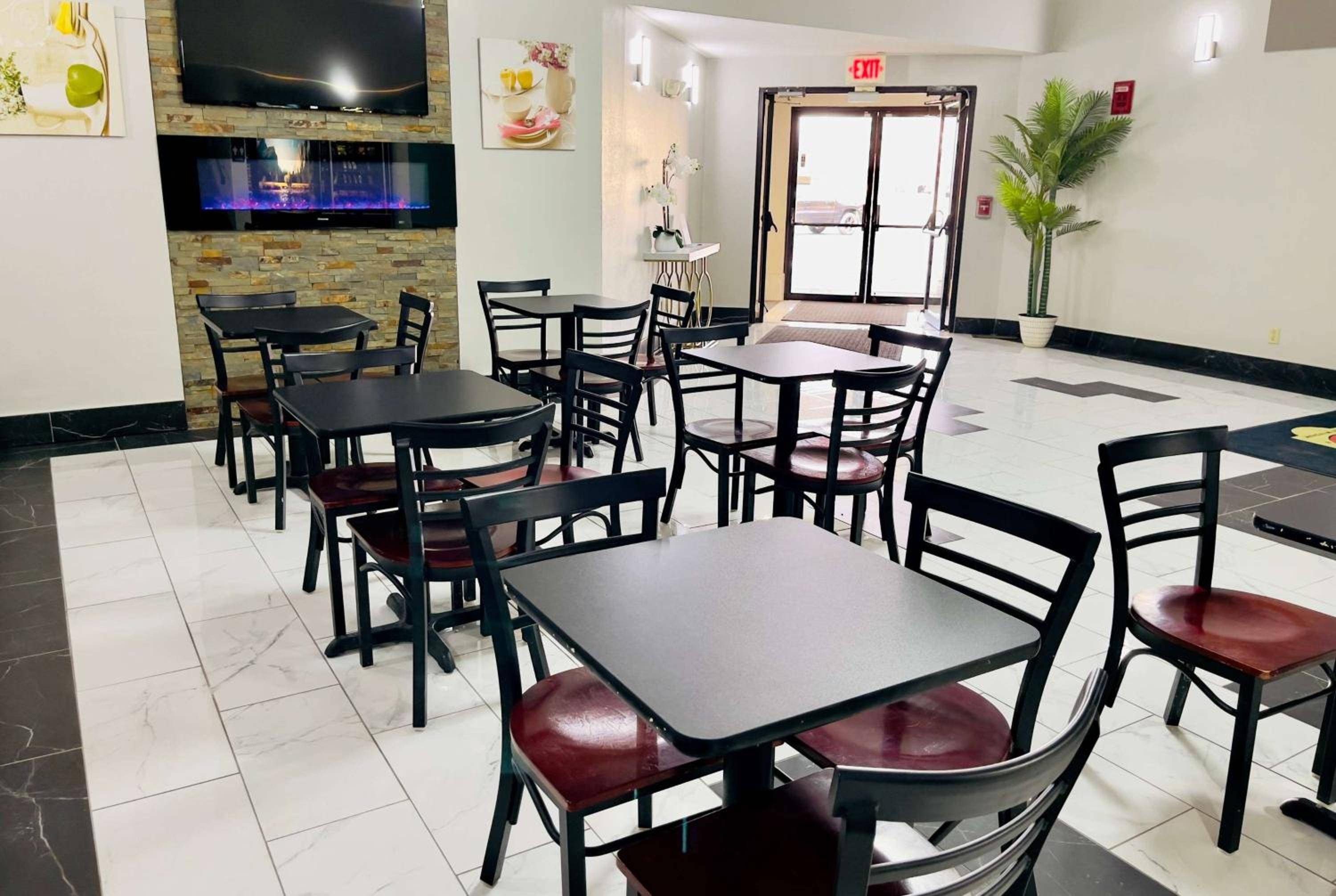 Super 8 by Wyndham Shakopee