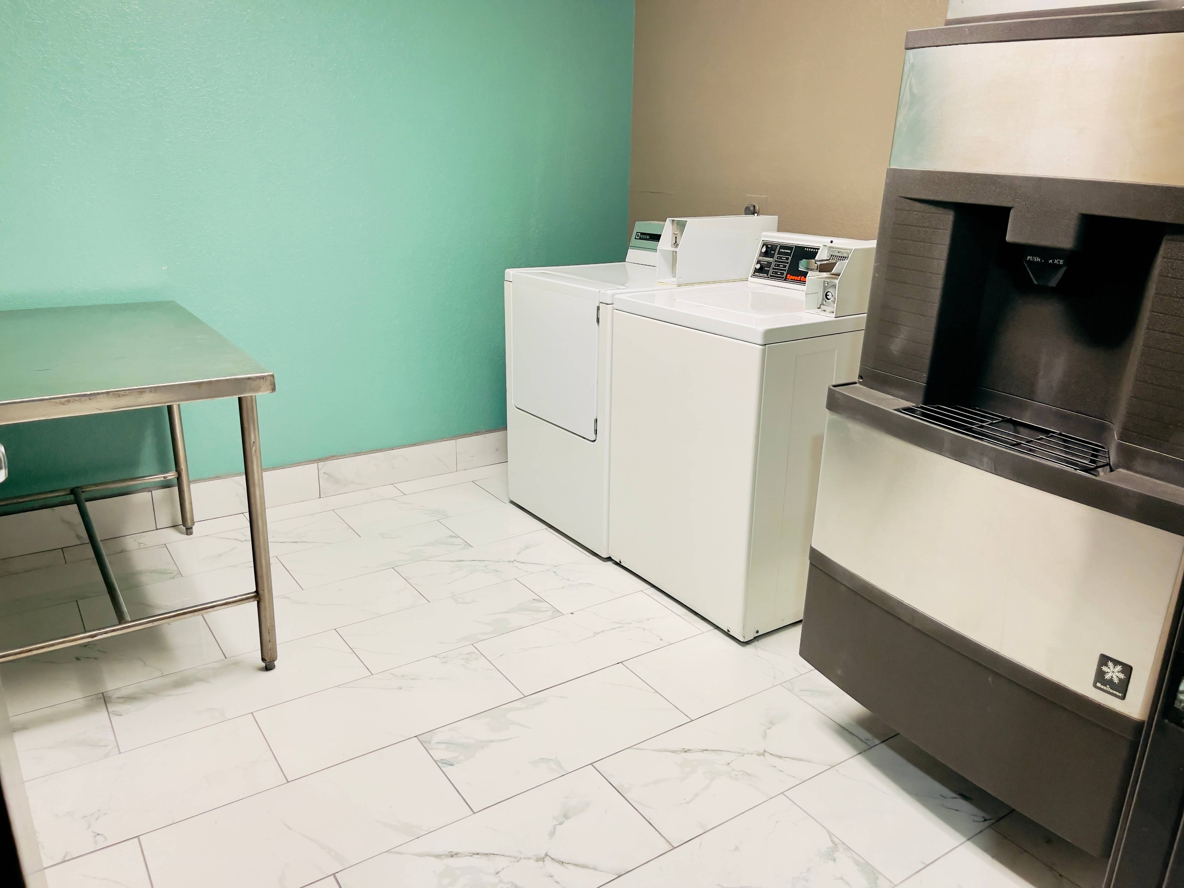 Super 8 by Wyndham Shakopee