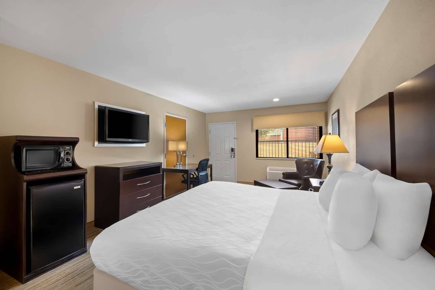 Best Western Cedar Inn