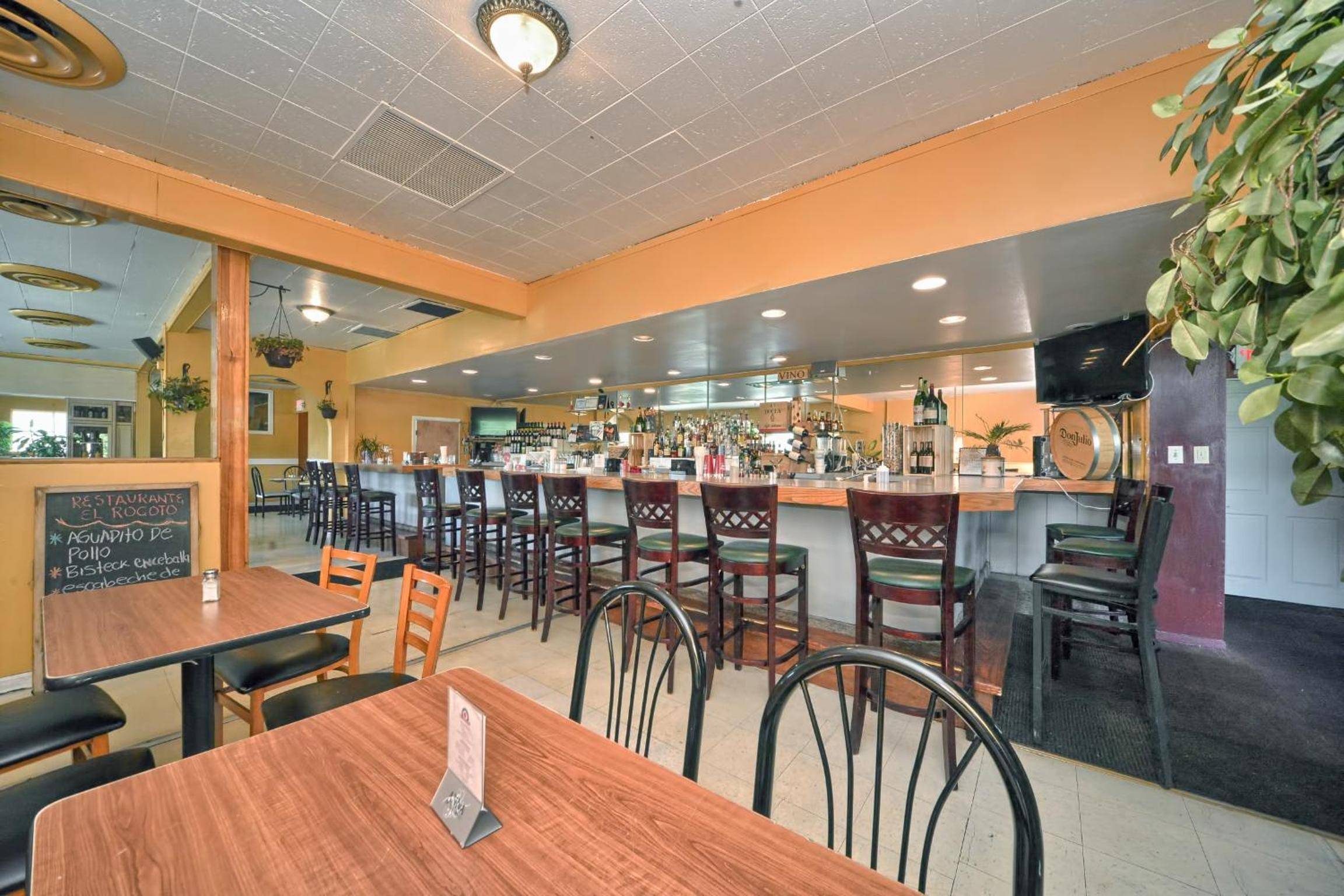 Red Carpet Inn - Stamford