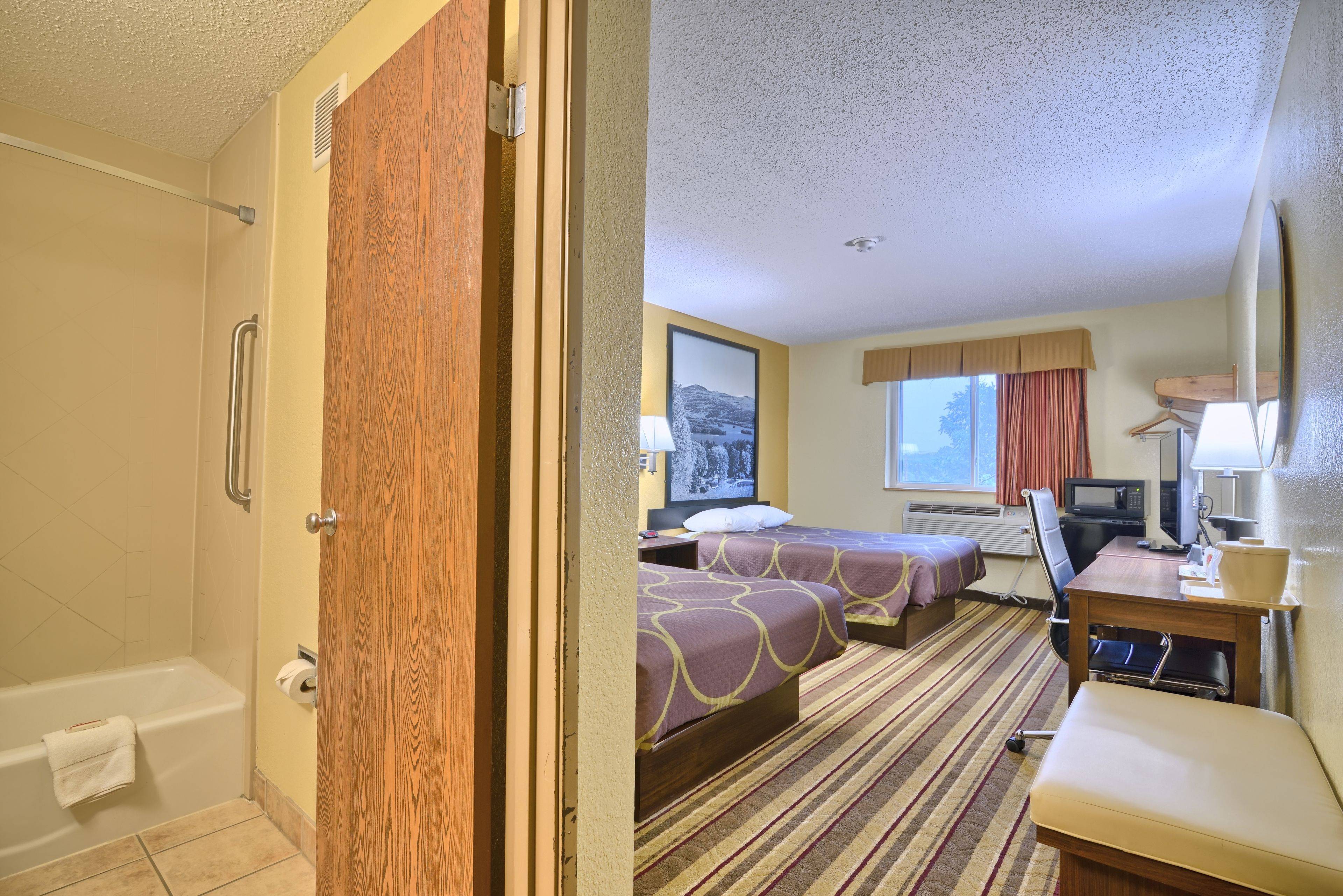 Super 8 by Wyndham Latham/Albany Airport