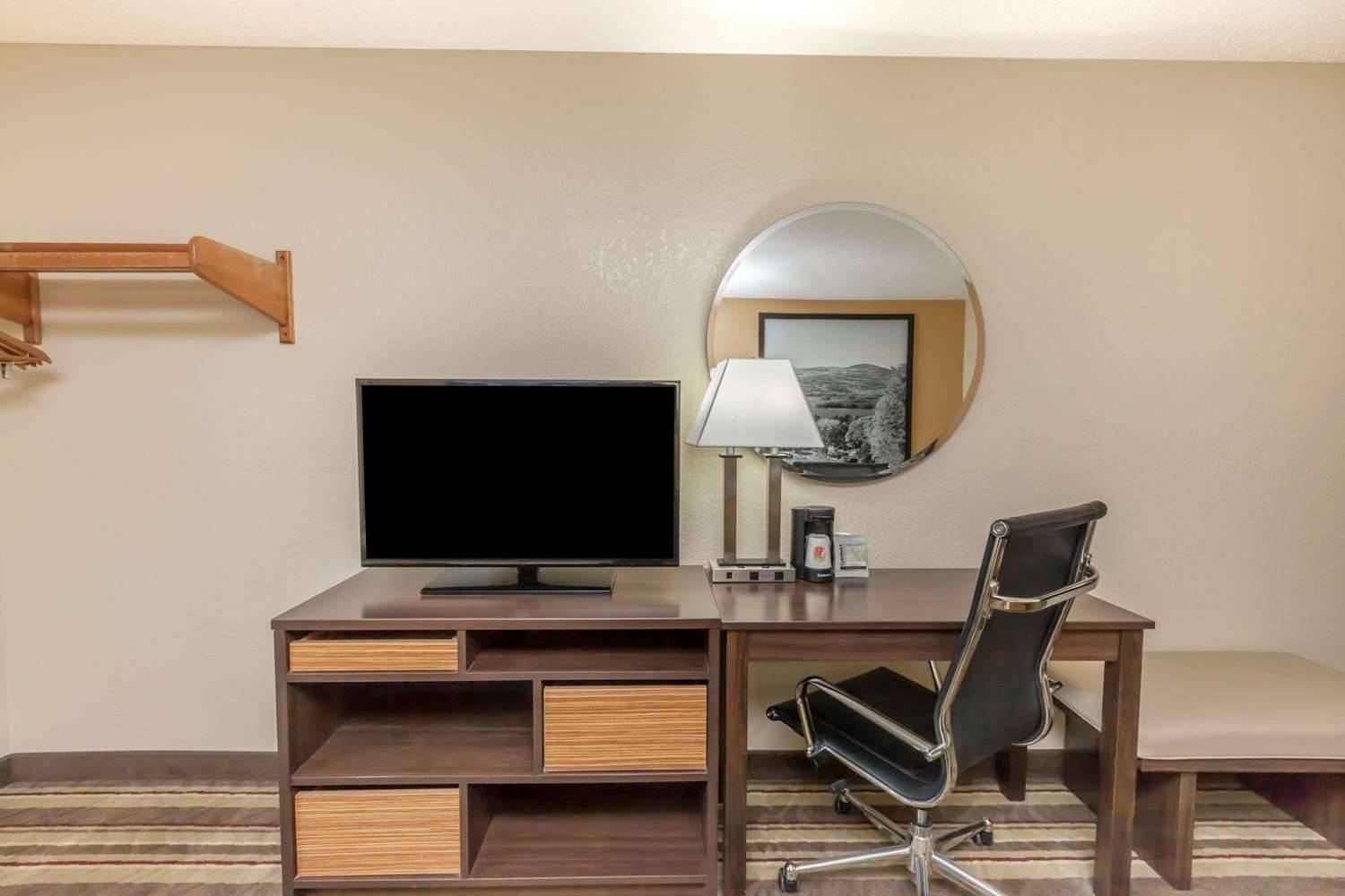 Super 8 by Wyndham Latham/Albany Airport