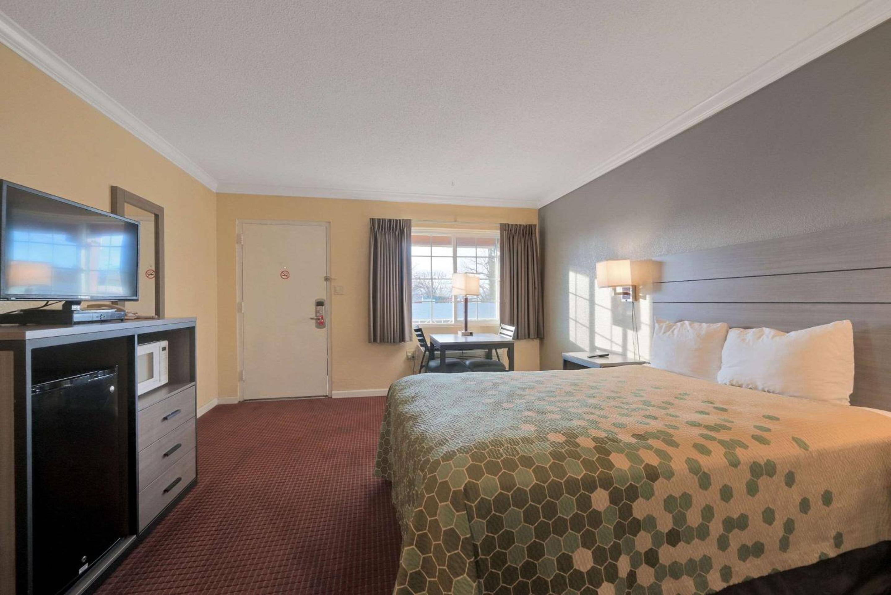 Econo Lodge Woodland near I-5