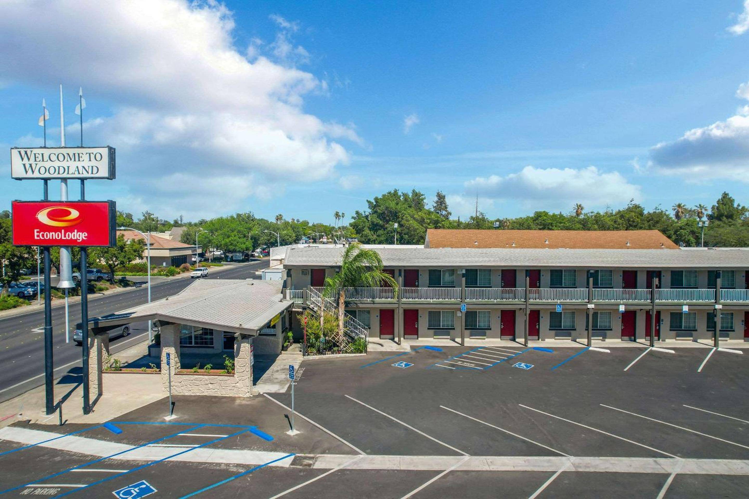 Econo Lodge Woodland near I-5