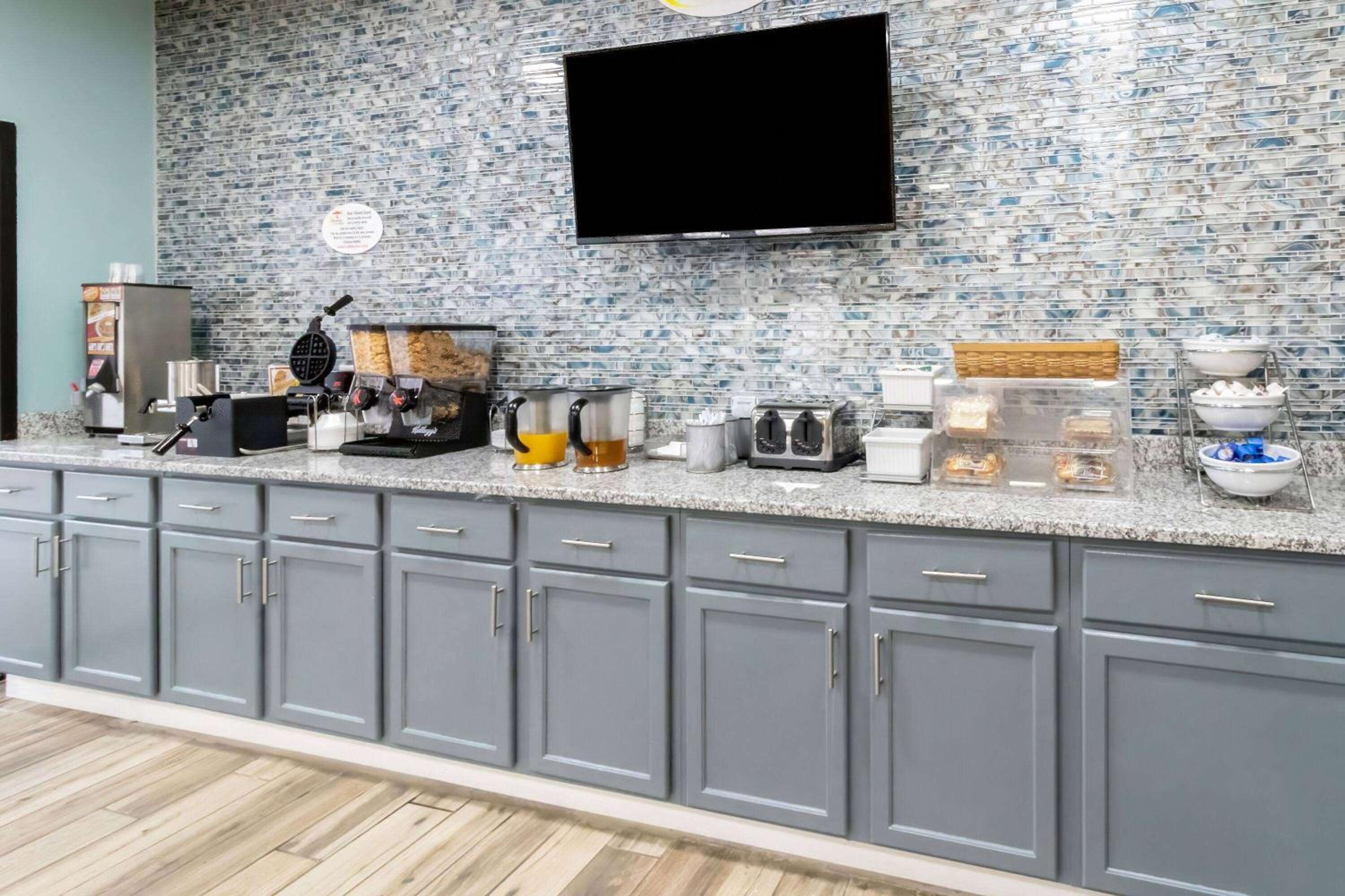 Super 8 by Wyndham Vandalia/Dayton International Airport