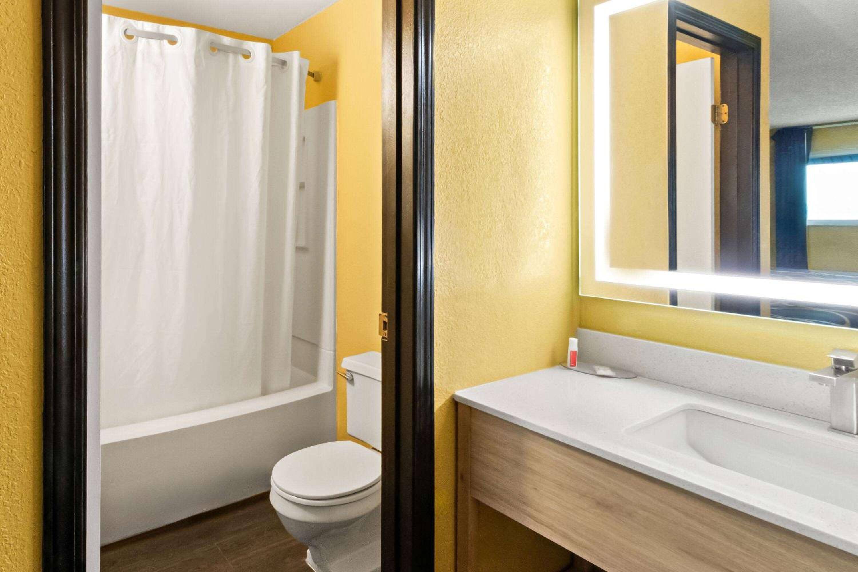 Super 8 by Wyndham Vandalia/Dayton International Airport