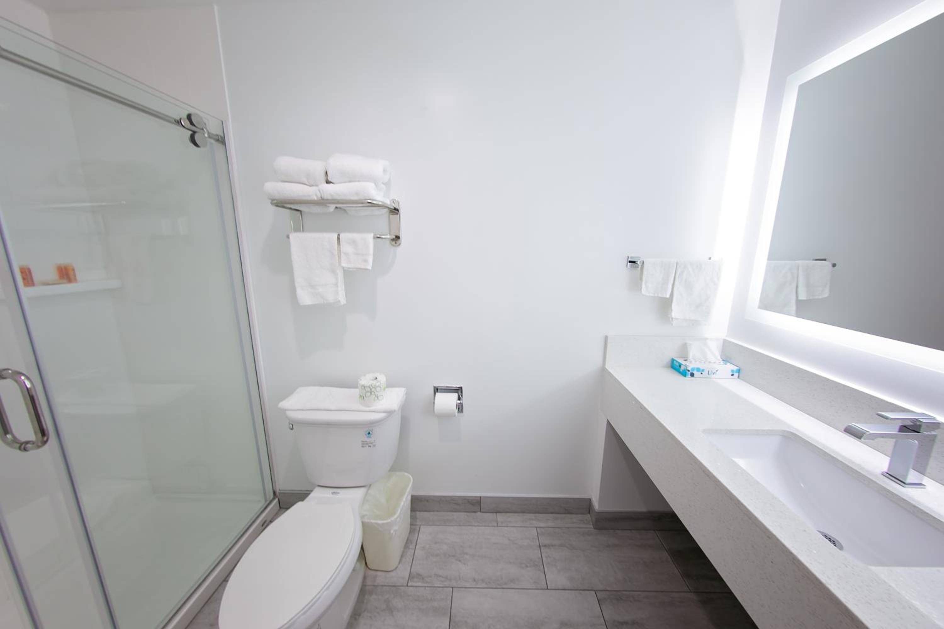 Travelodge Inn & Suites by Wyndham West Covina