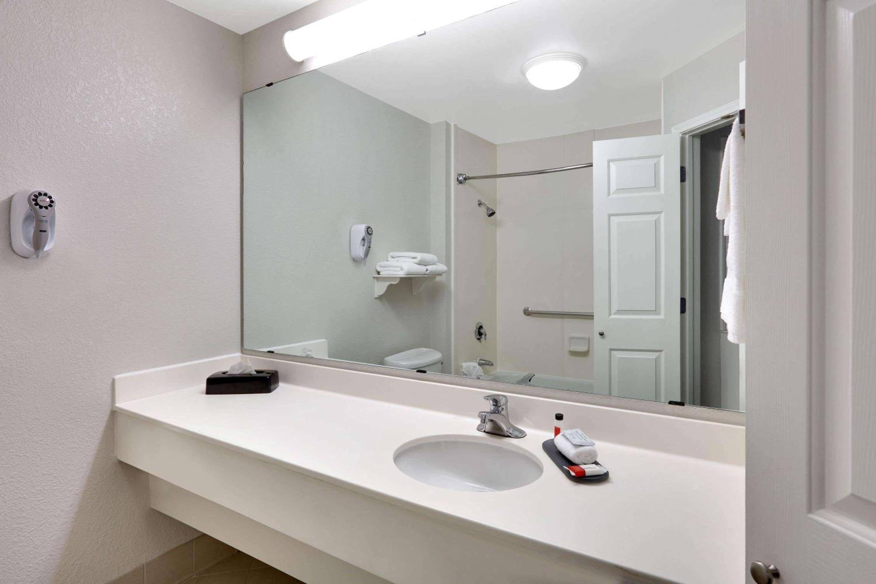 LaQuinta By Wyndham Dallas Arlington South