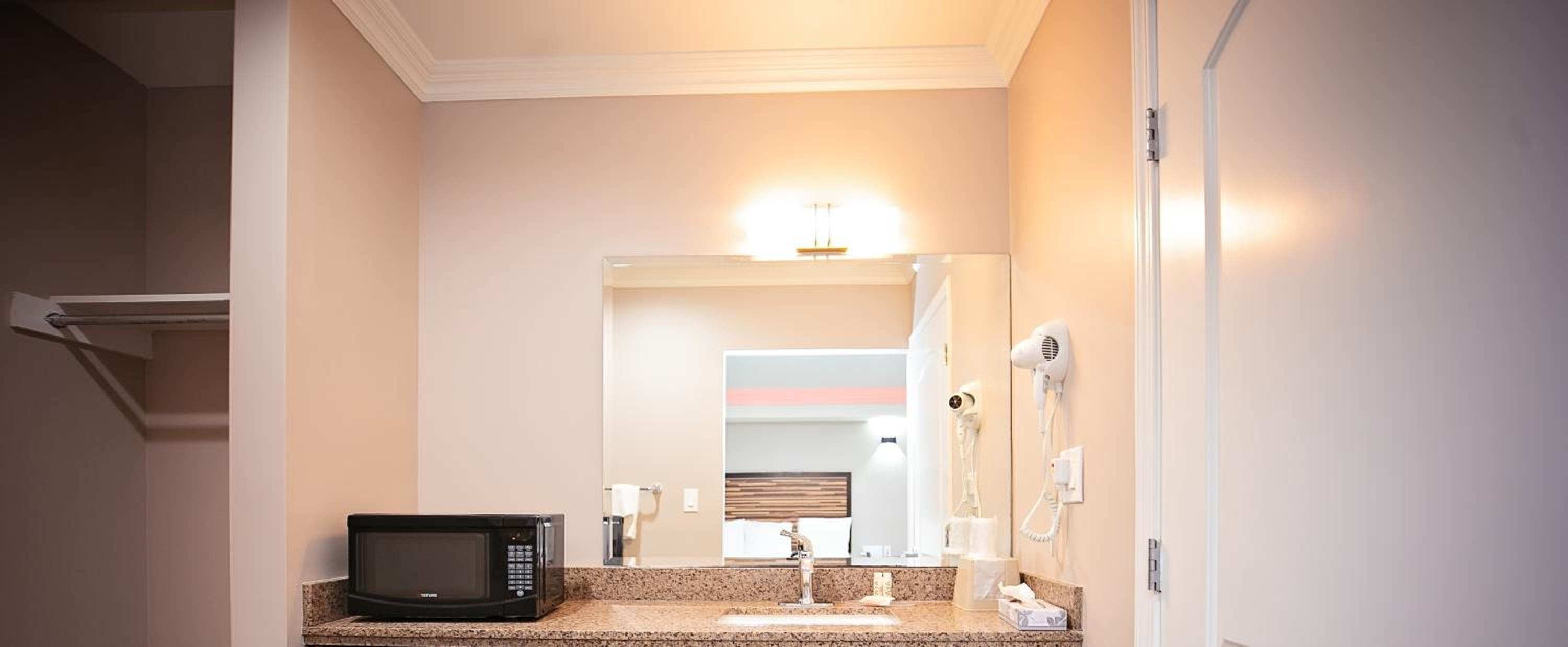 Diamond Bell Inn & Suites