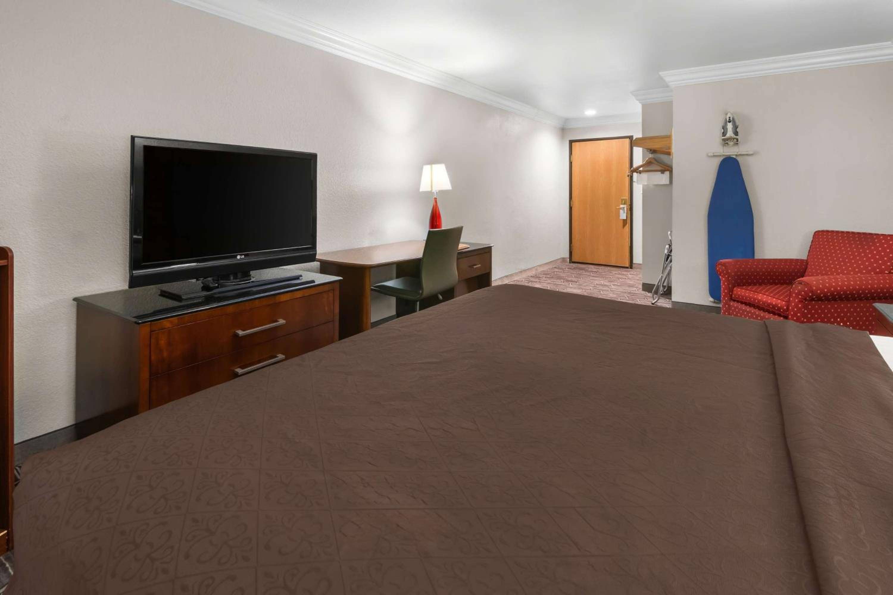 SureStay Plus by Best Western Fort Worth Benbrook