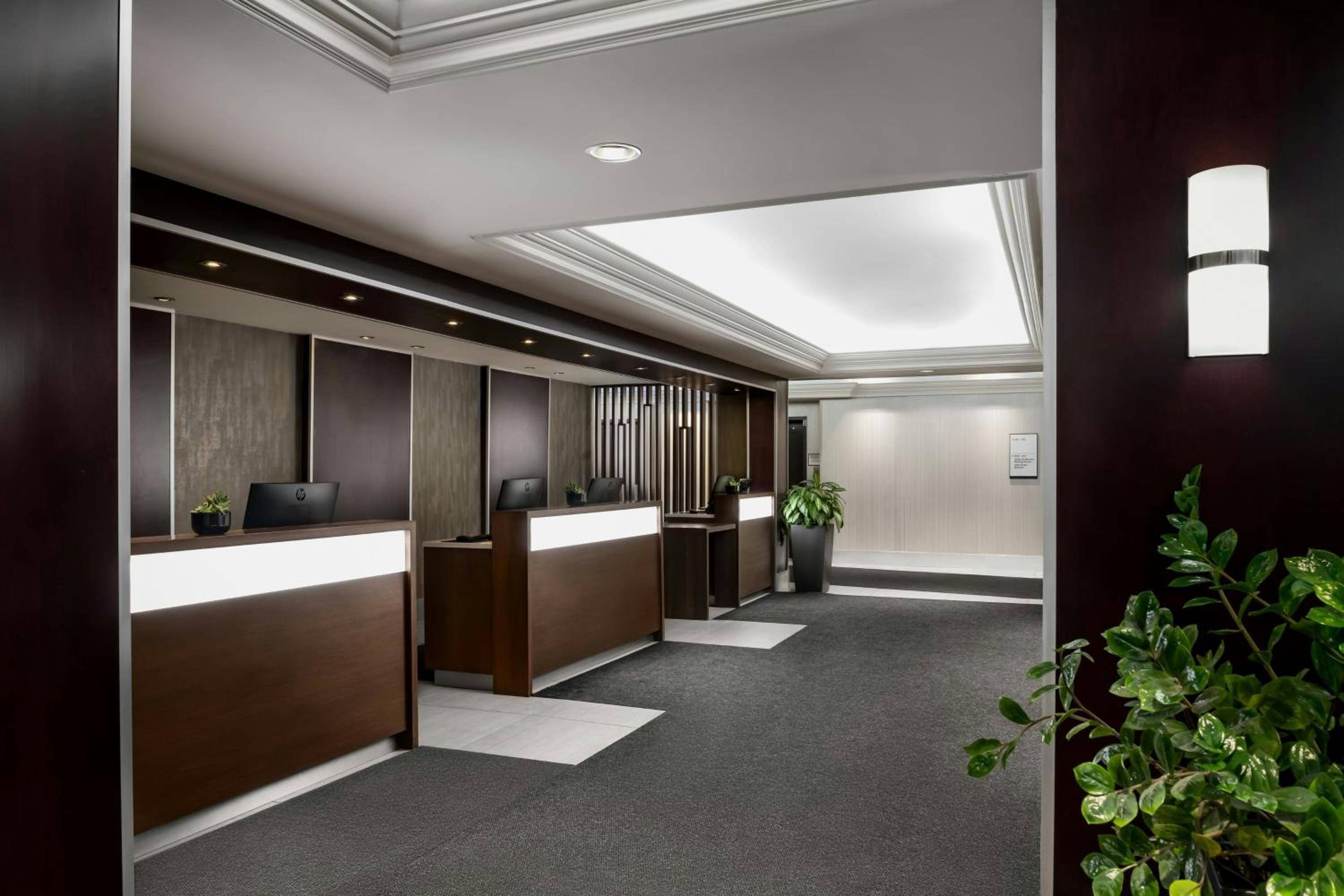 Sheraton Montreal Airport Hotel