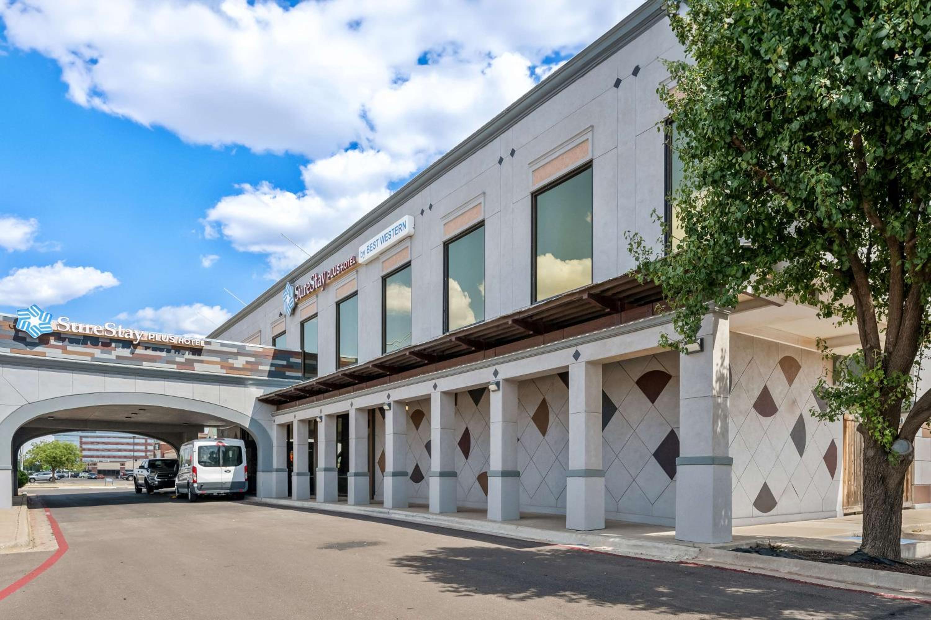 SureStay Plus Hotel by Best Western Lubbock Medical Center