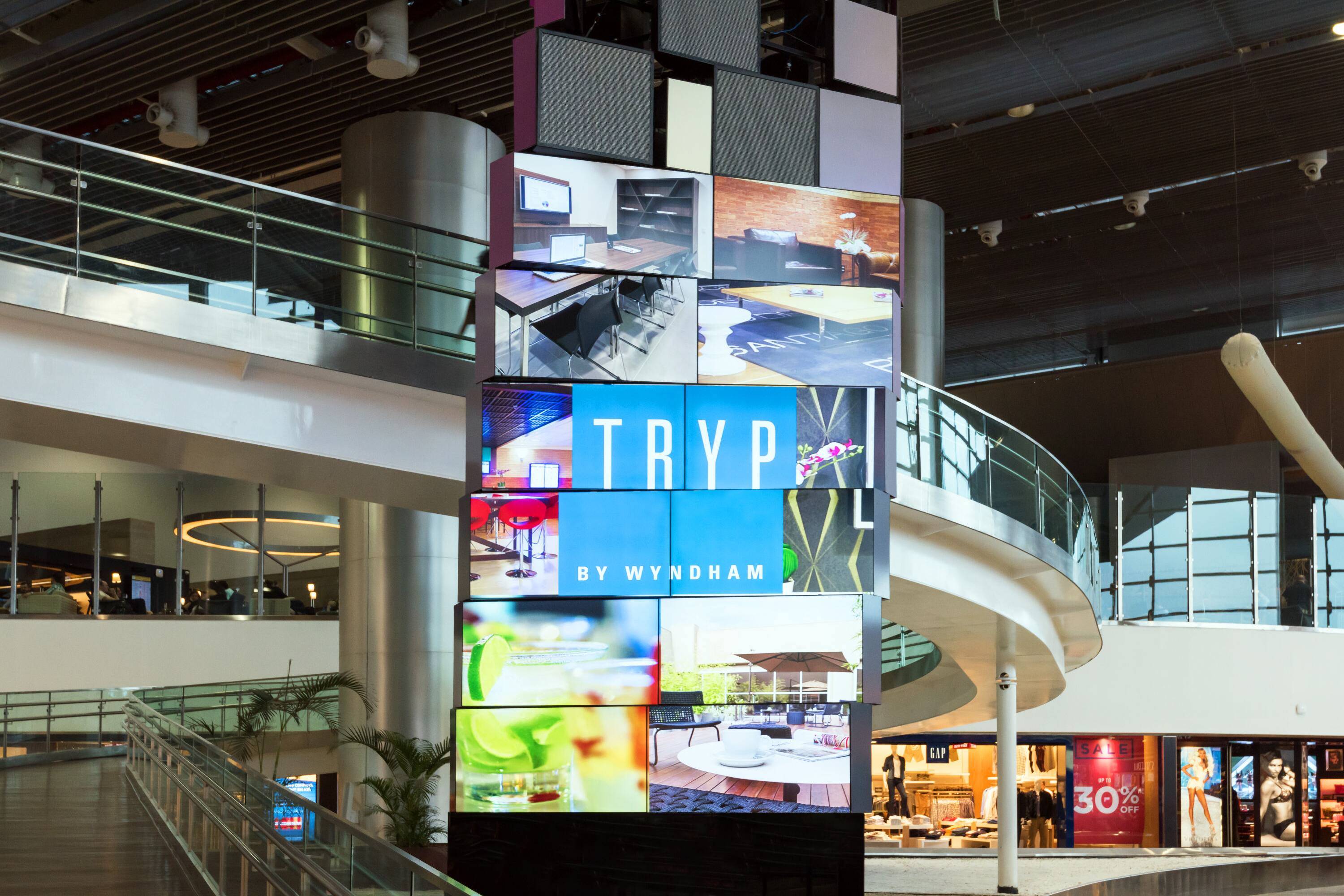 TRYP BY WYNDHAM São Paulo Airport - Hotel de Transito Terminal 3 INTERNACIONAL - Lado Ar - Área restrita á passageiros já embarcados e sem bagagens para despachar - Transit Hotel, only carry-on