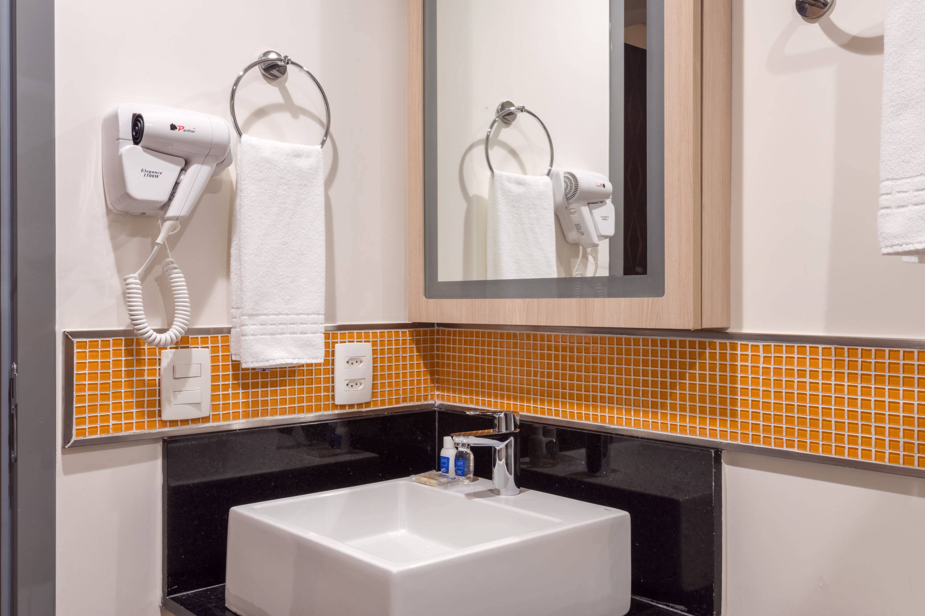 TRYP BY WYNDHAM São Paulo Airport - Hotel de Transito Terminal 3 INTERNACIONAL - Lado Ar - Área restrita á passageiros já embarcados e sem bagagens para despachar - Transit Hotel, only carry-on