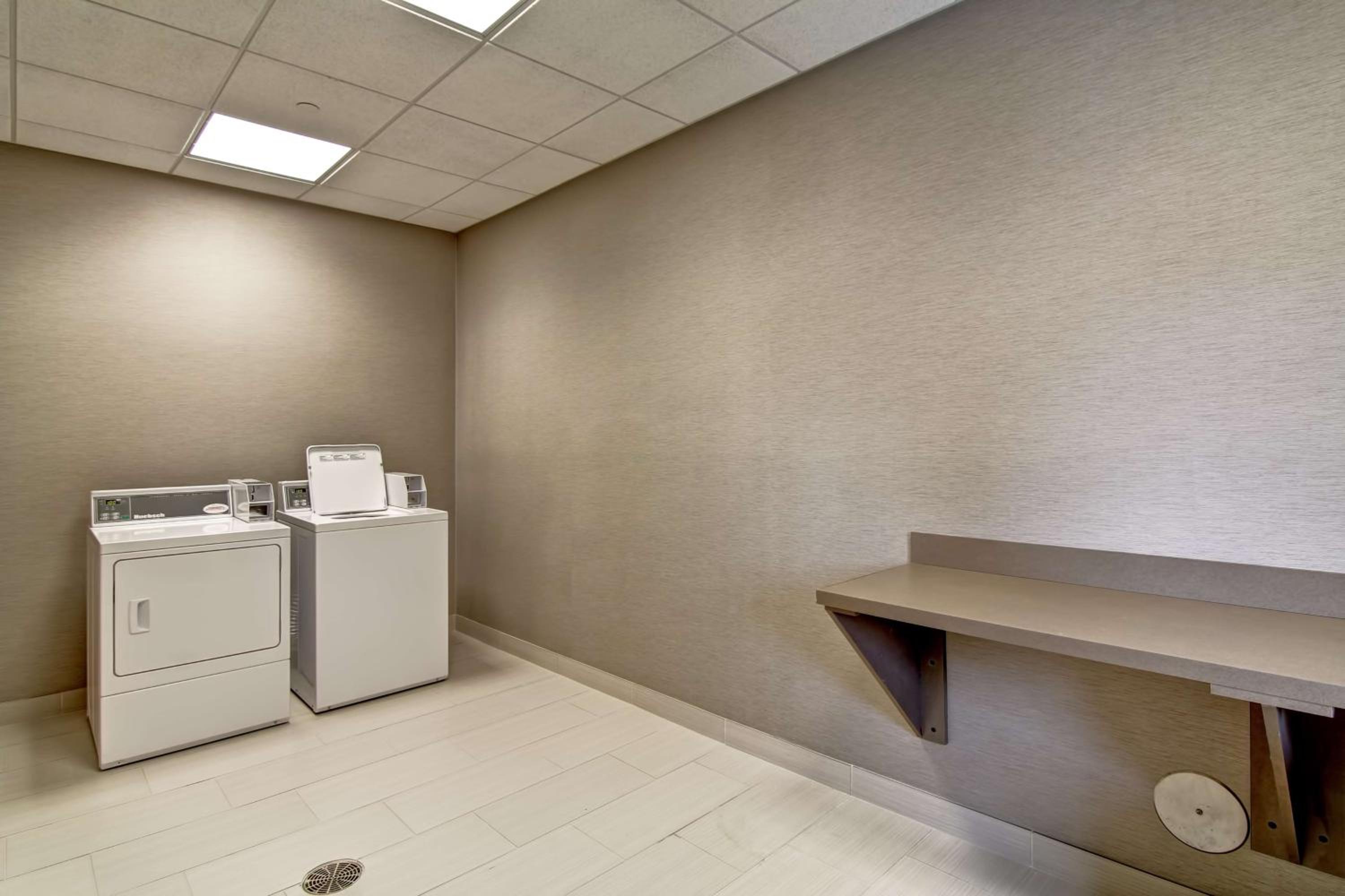 Hampton Inn & Suites Detroit/Troy