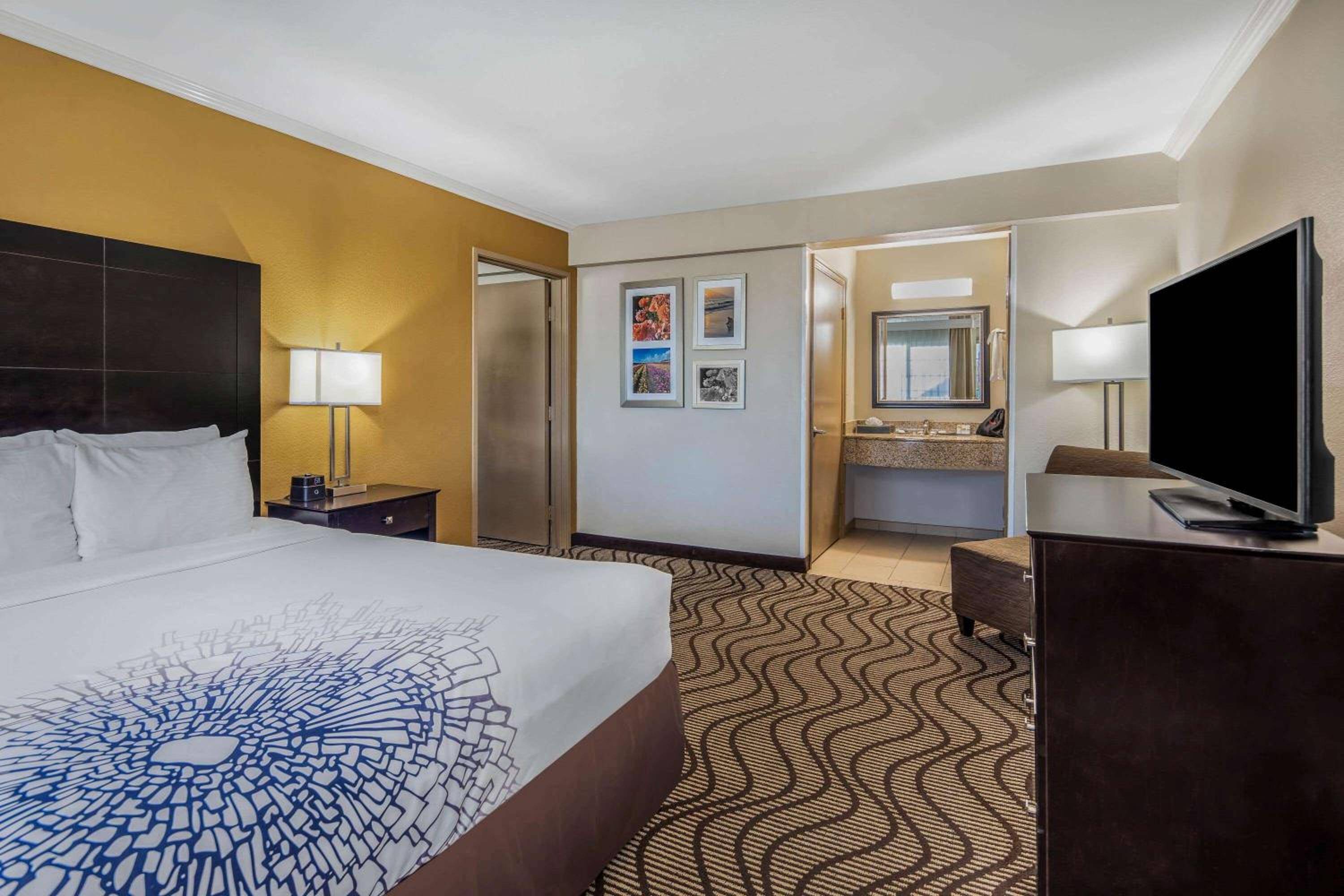 La Quinta Inn & Suites by Wyndham Carlsbad - Legoland Area