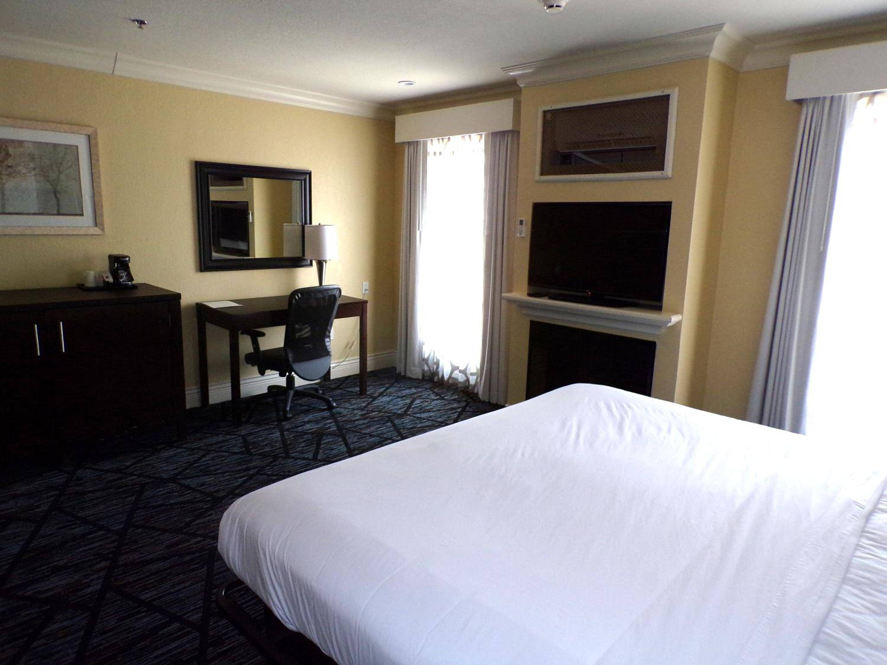 Niagara Crossing Hotel and Spa