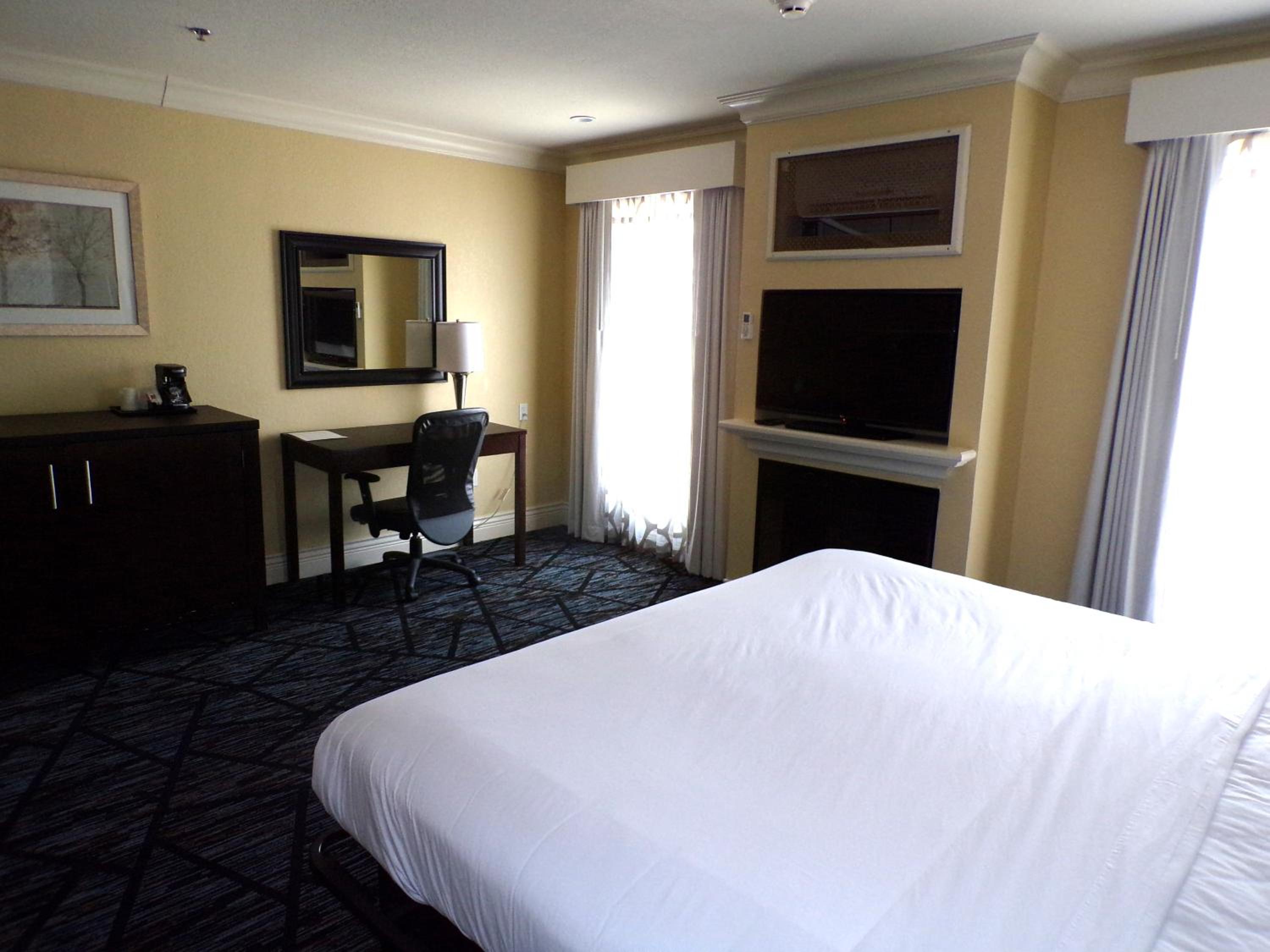 Niagara Crossing Hotel and Spa