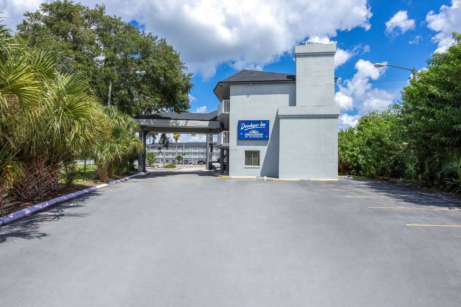 Howard Johnson by Wyndham Orlando Lake Buena Vista South
