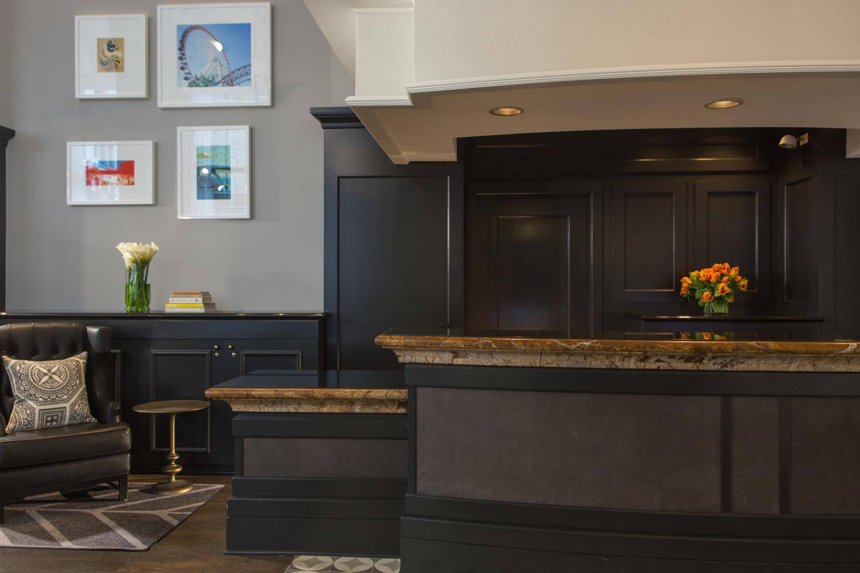 Staypineapple Chicago, An Iconic Hotel, The Loop