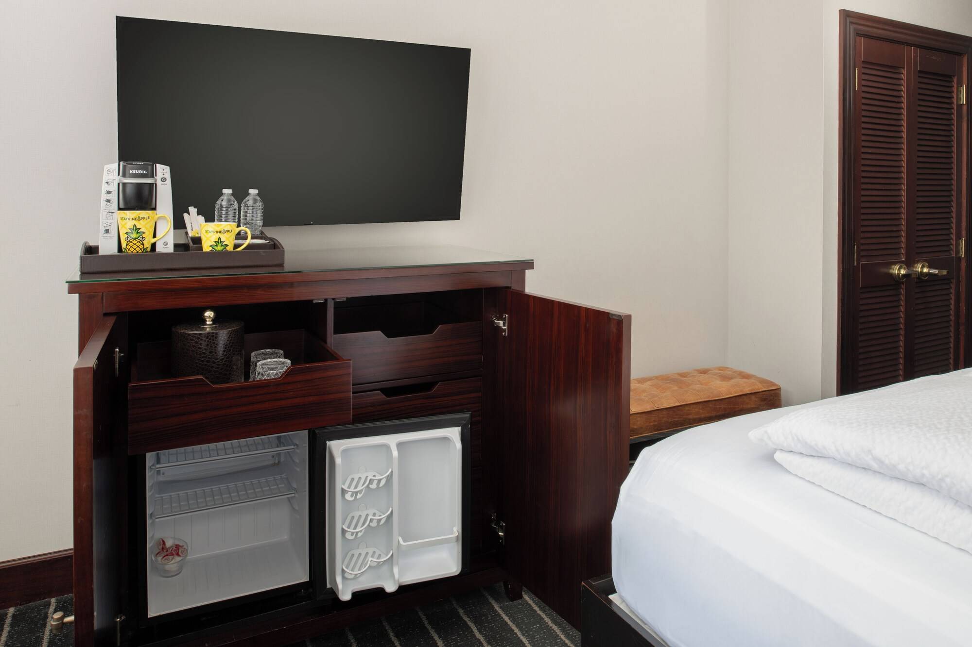 Staypineapple Chicago, An Iconic Hotel, The Loop