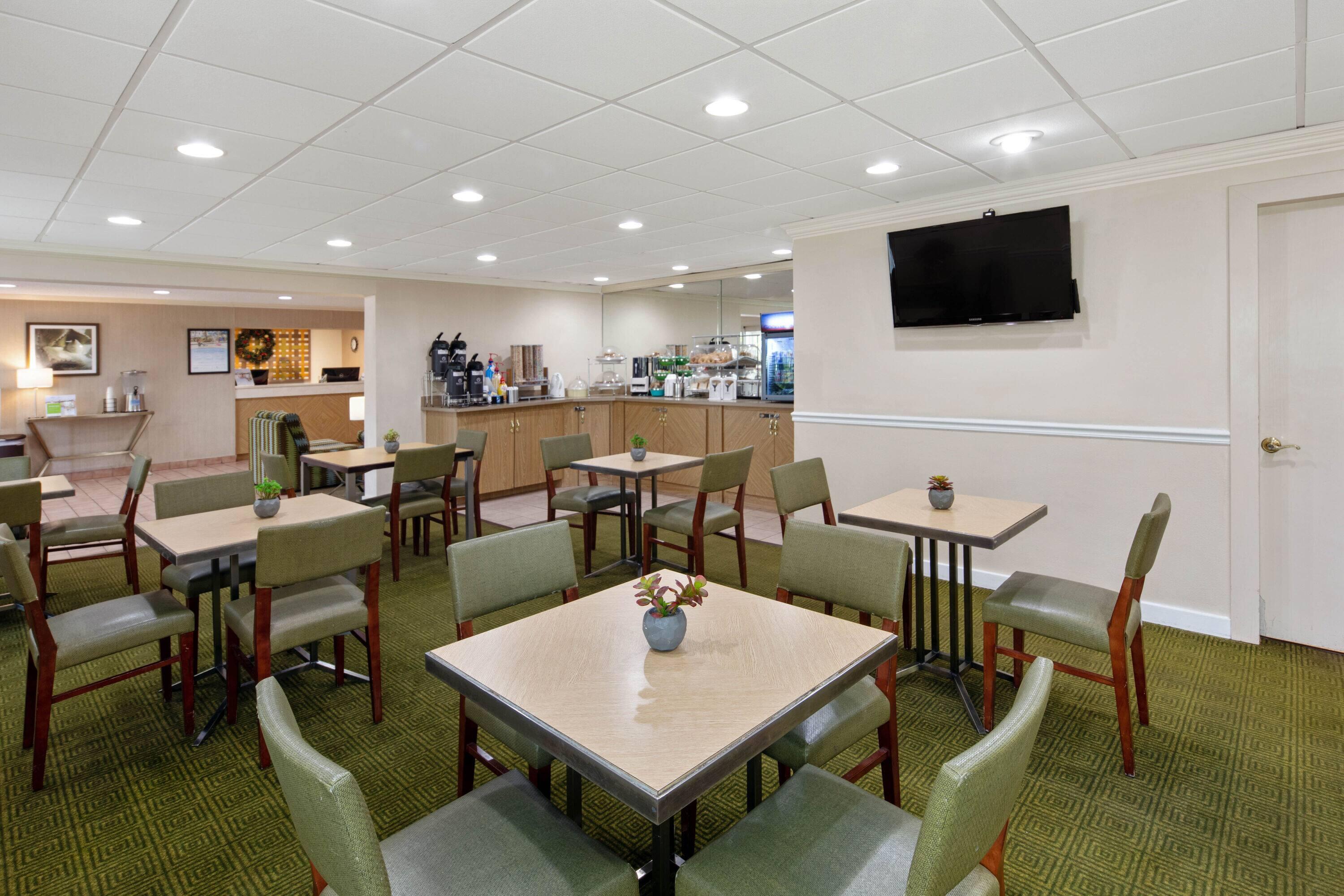 La Quinta Inn & Suites by Wyndham Sawgrass