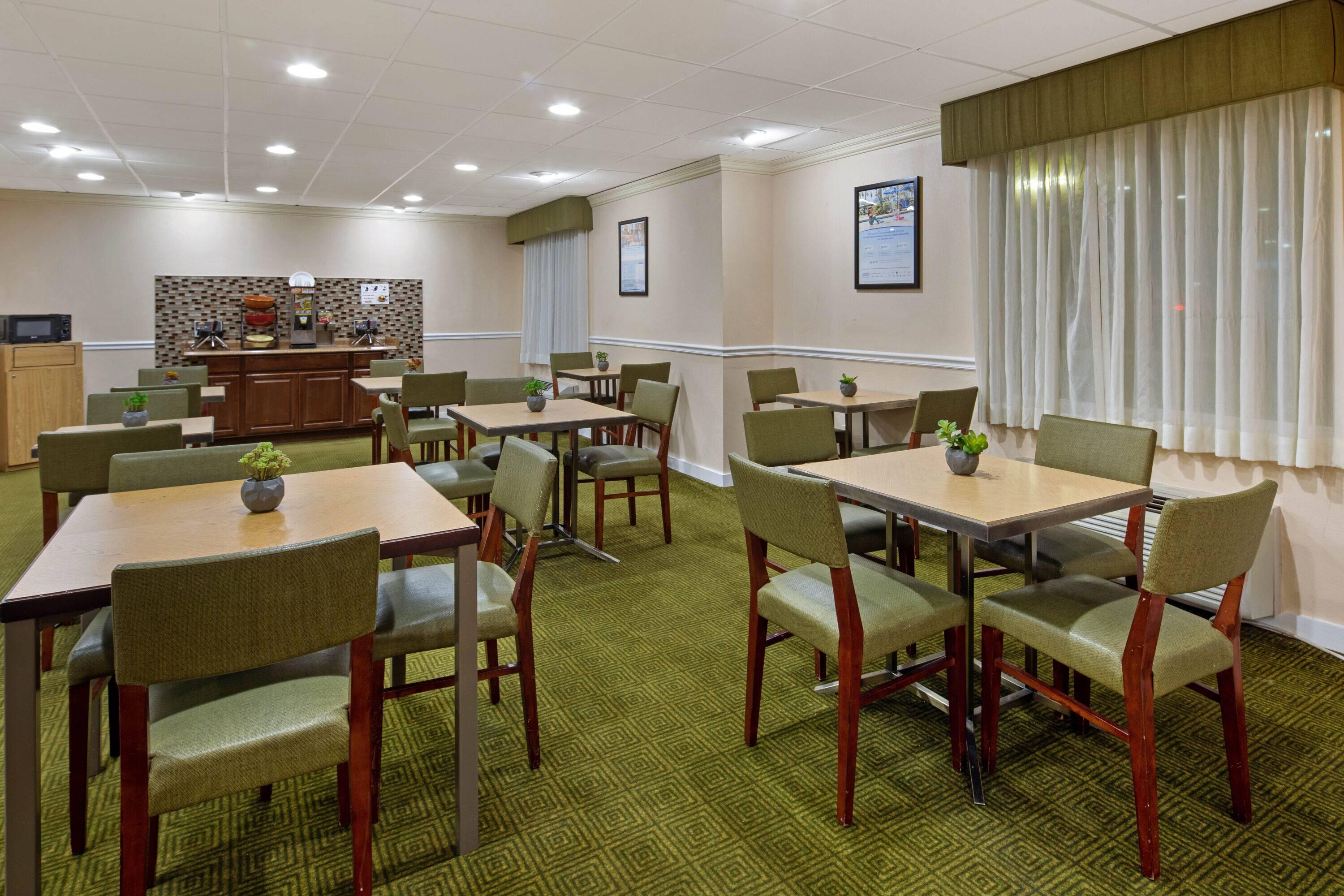 La Quinta Inn & Suites by Wyndham Sawgrass