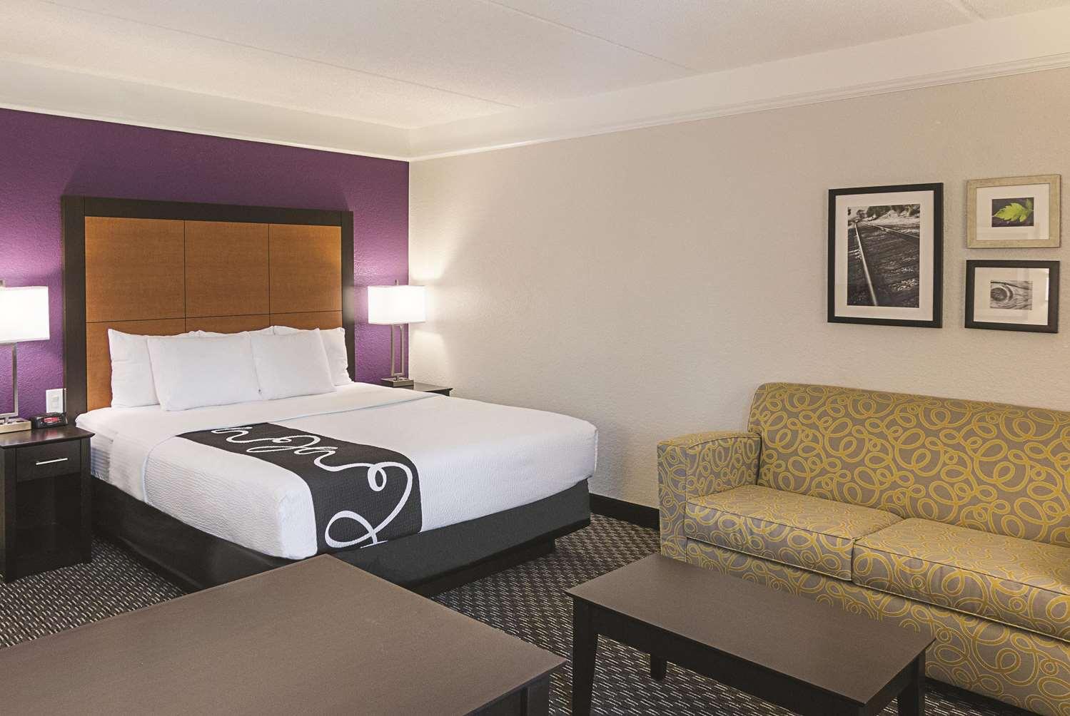 La Quinta Inn & Suites by Wyndham Orlando Airport North