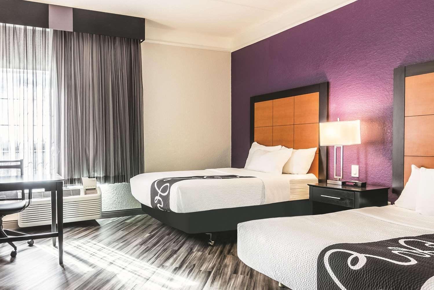 La Quinta Inn & Suites by Wyndham Orlando Airport North