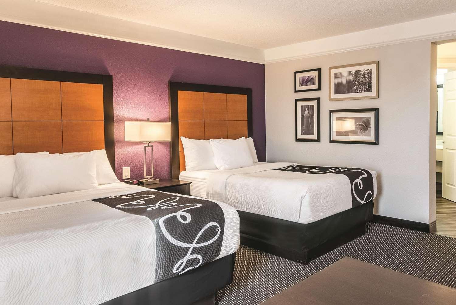 La Quinta Inn & Suites by Wyndham Orlando Airport North