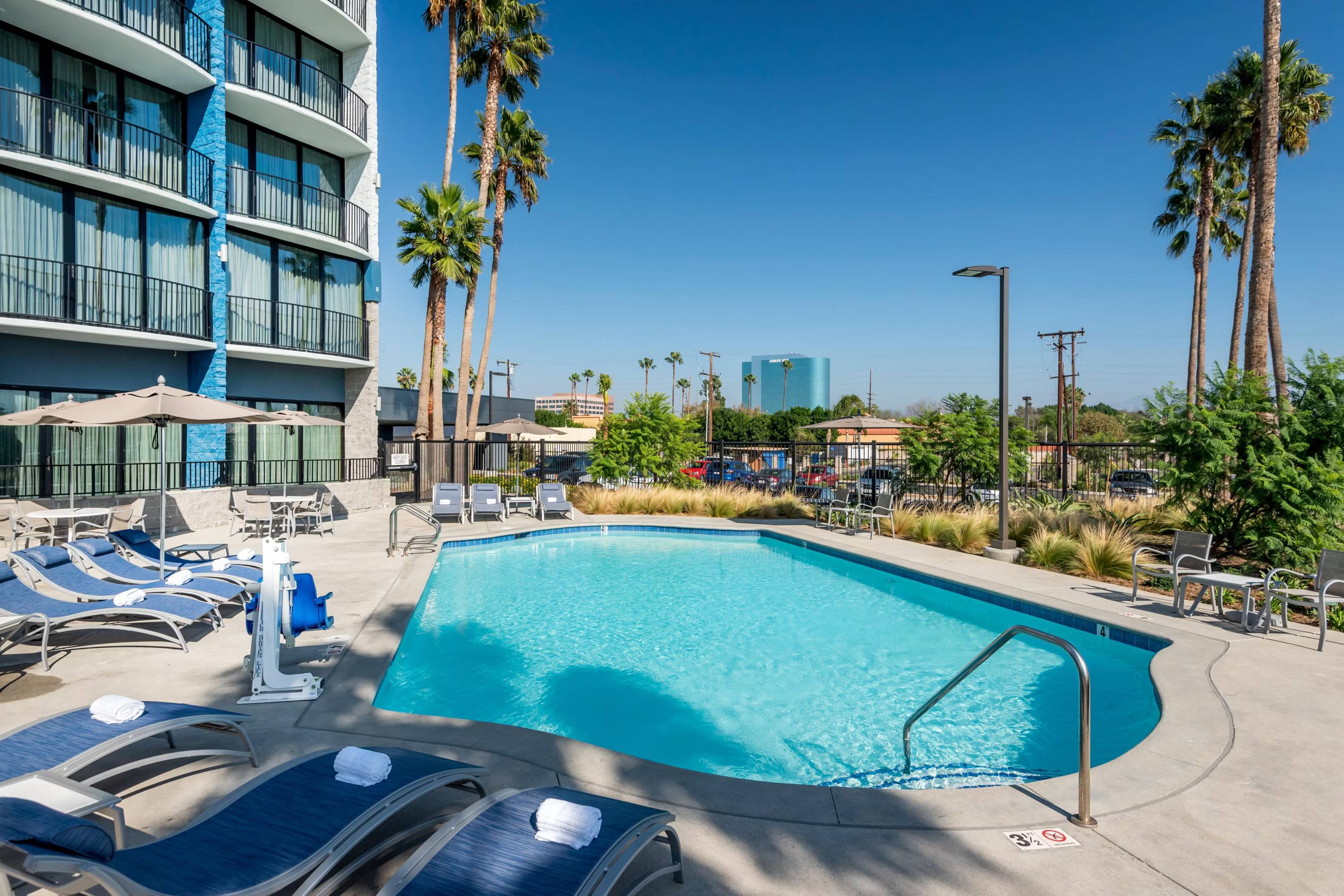 Holiday Inn Express & Suites - Santa Ana - Orange County