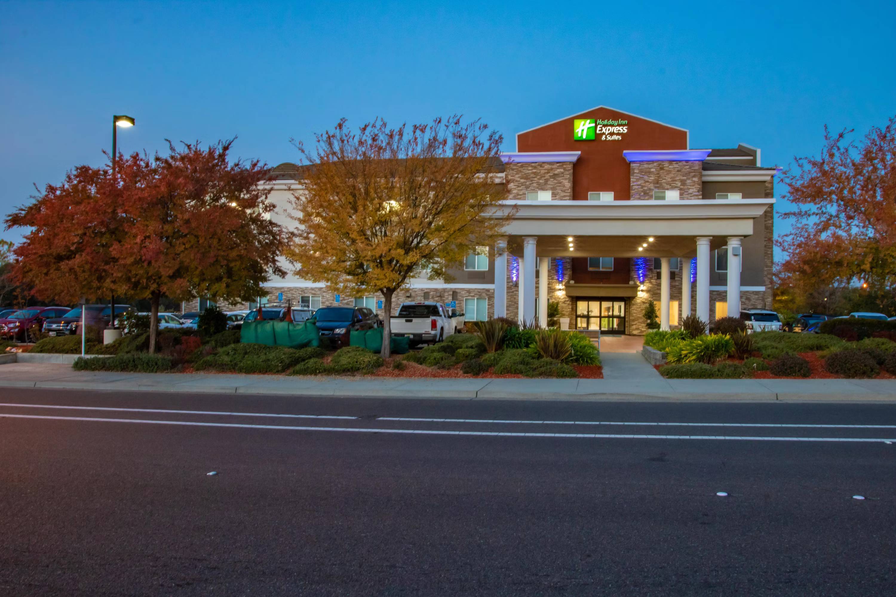 Holiday Inn Express Hotel & Suites Roseville - Galleria Area by IHG