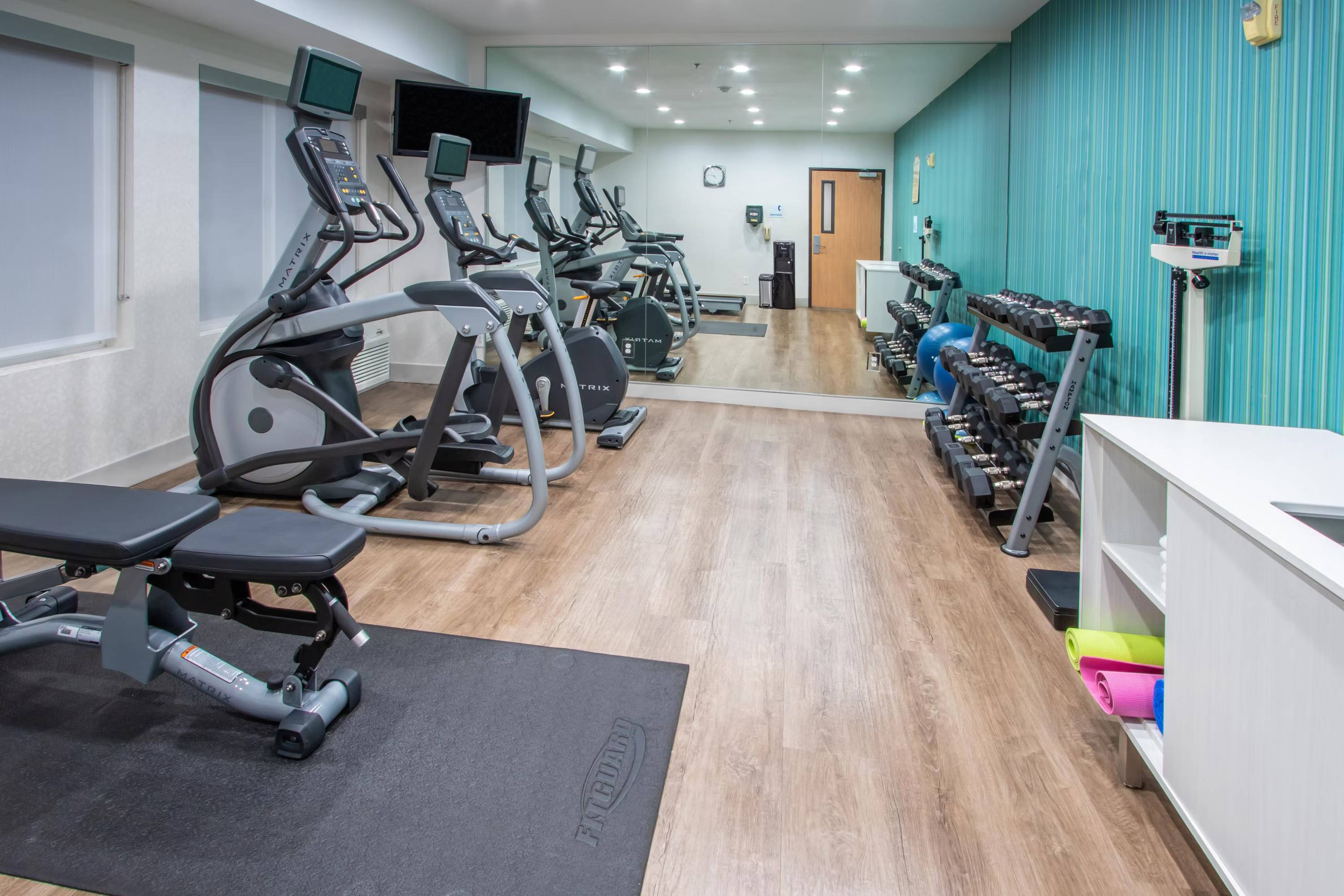 Holiday Inn Express Hotel & Suites Roseville - Galleria Area by IHG