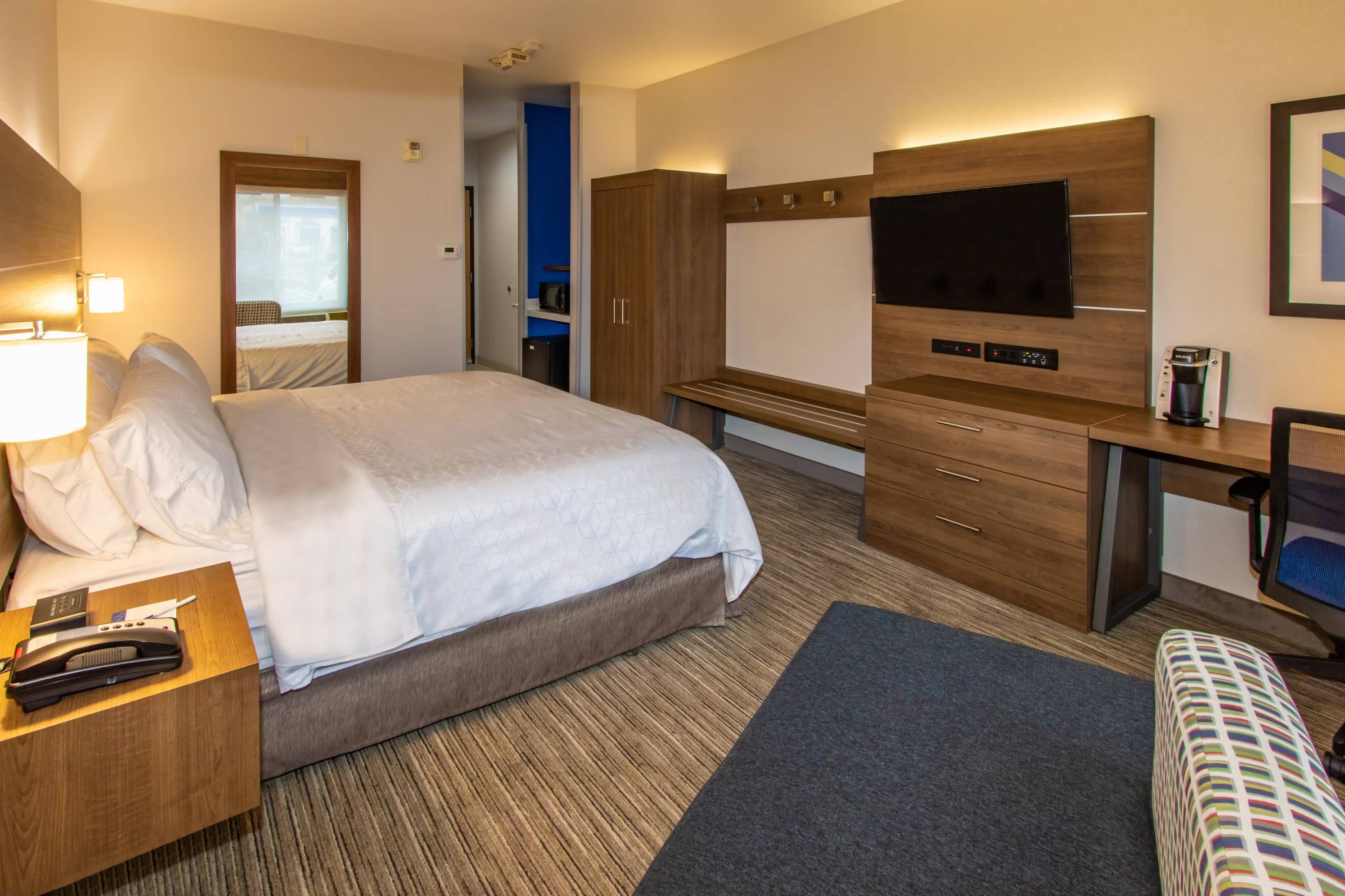 Holiday Inn Express Hotel & Suites Roseville - Galleria Area by IHG