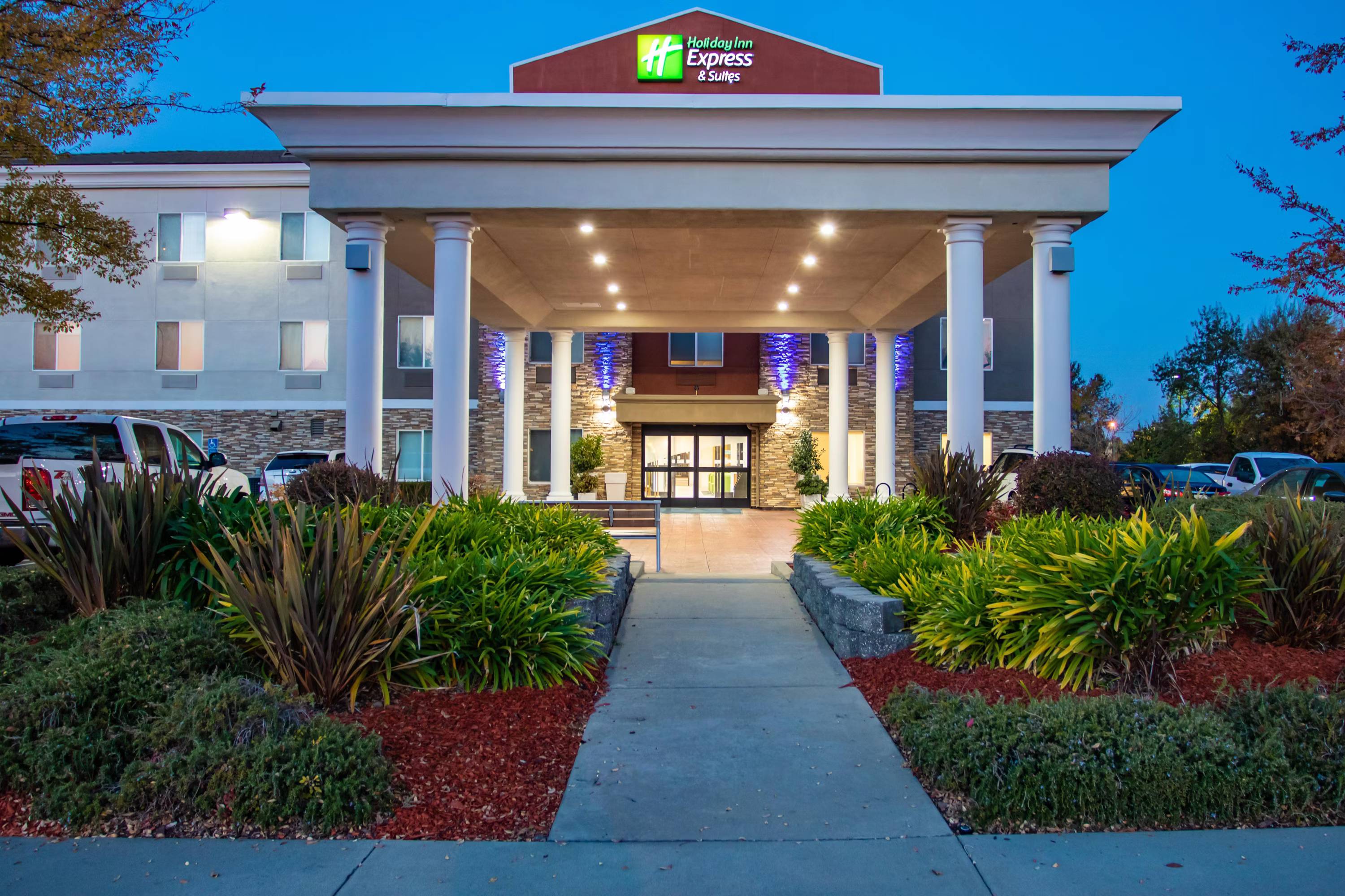 Holiday Inn Express Hotel & Suites Roseville - Galleria Area by IHG