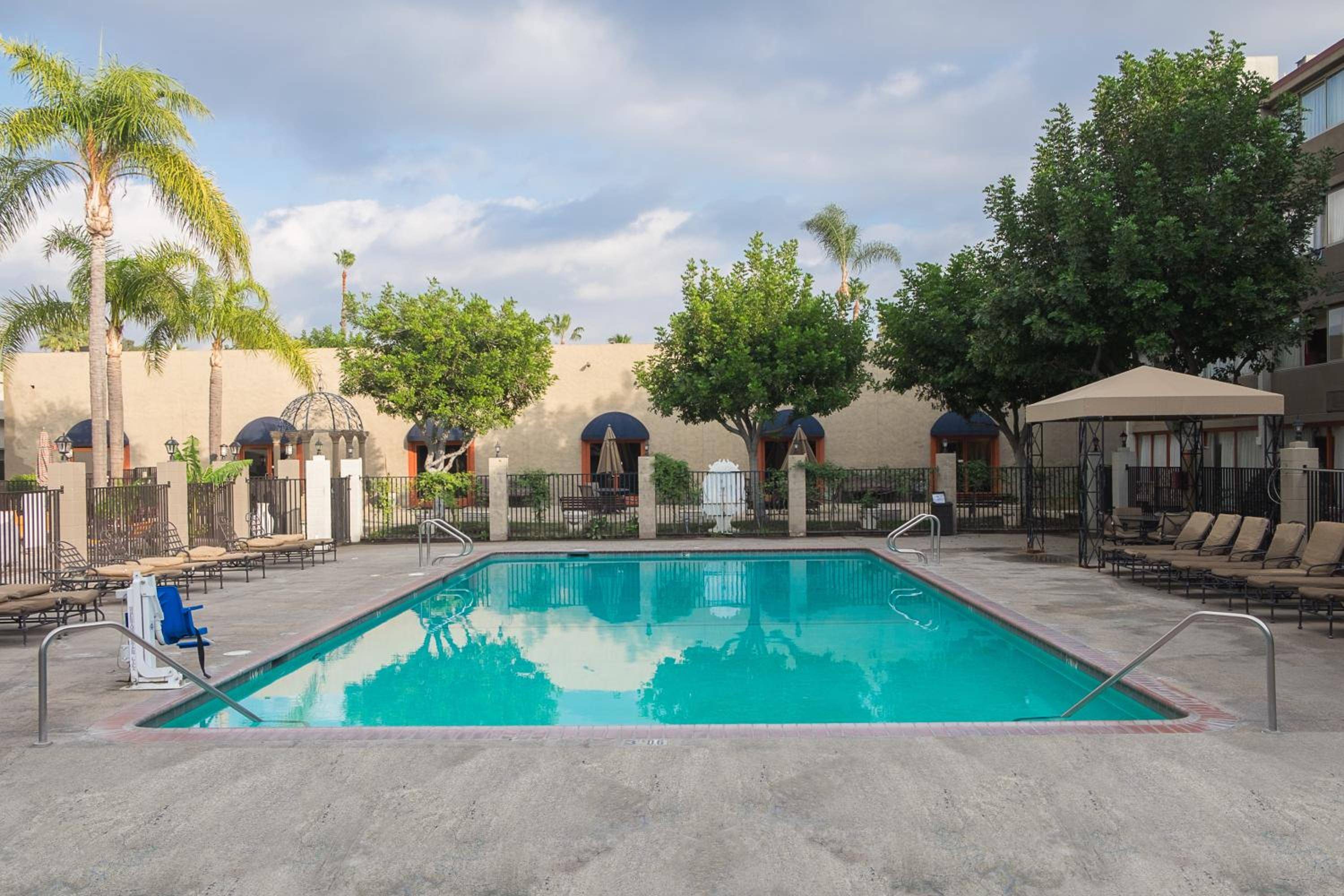 Howard Johnson by Wyndham Fullerton/Anaheim