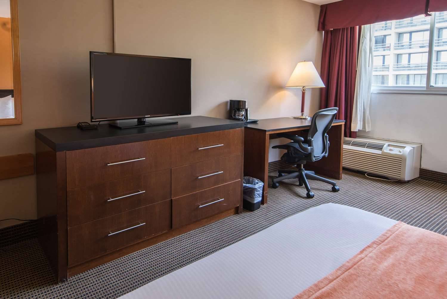 Howard Johnson by Wyndham Fullerton/Anaheim