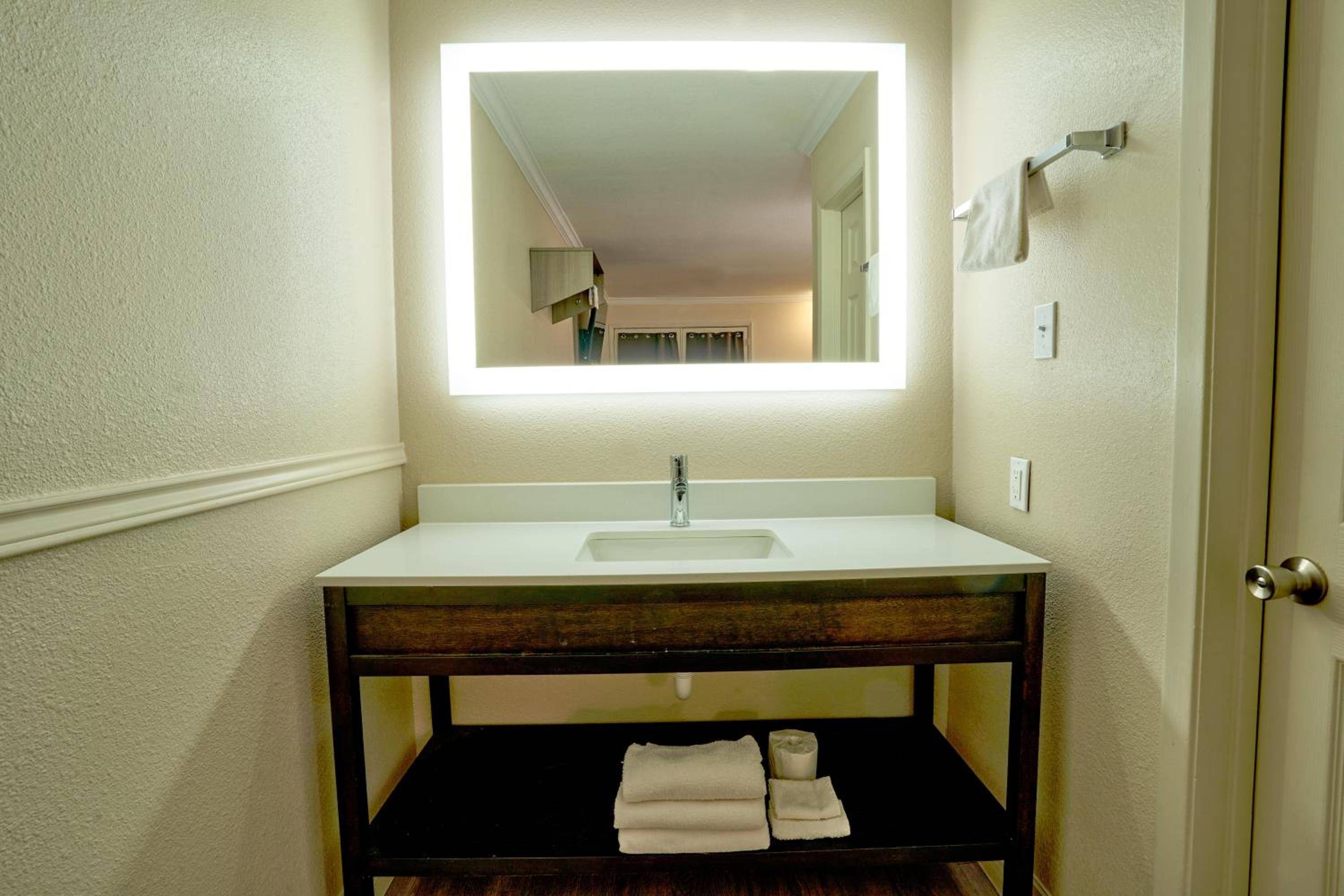 Family Garden Inn & Suites