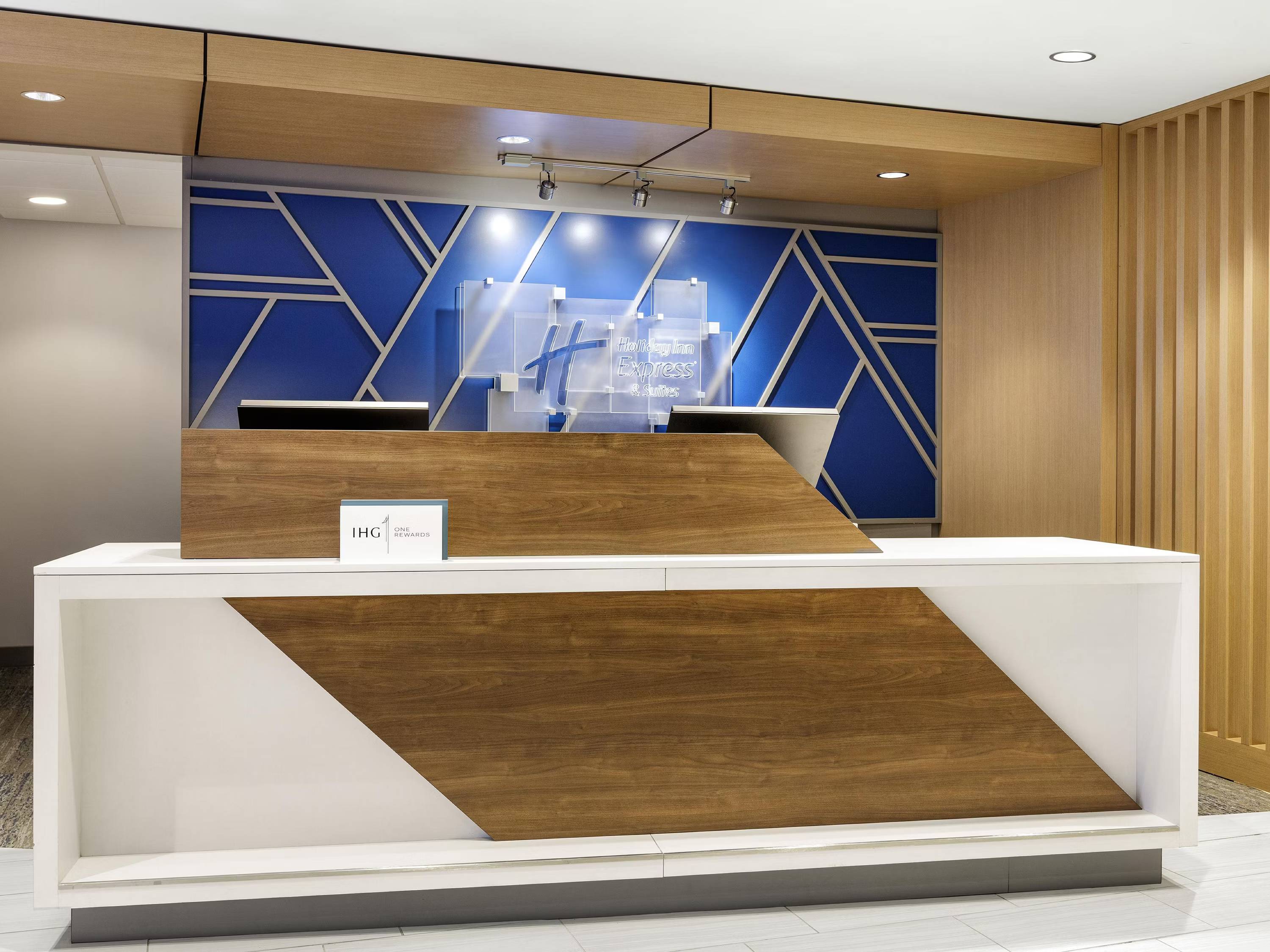 Holiday Inn Express & Suites Hebron - Cincinnati Airport by IHG