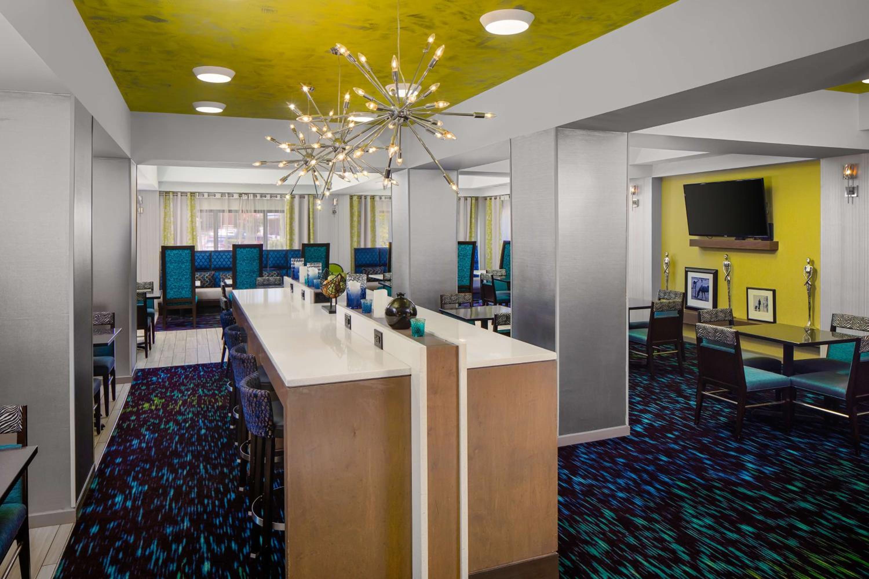 Hampton Inn & Suites Nashville-Airport