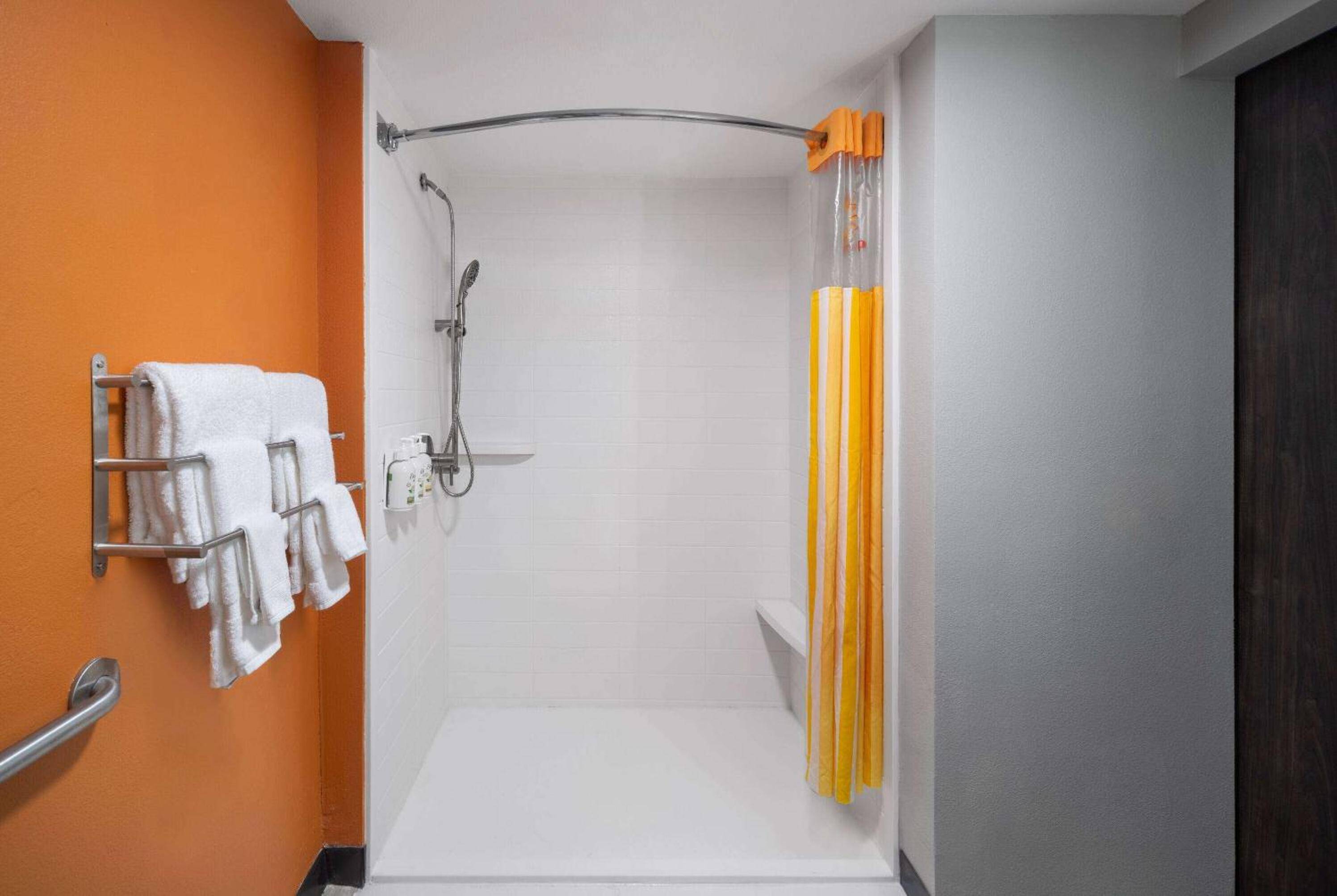 La Quinta Inn & Suites by Wyndham Greensboro NC