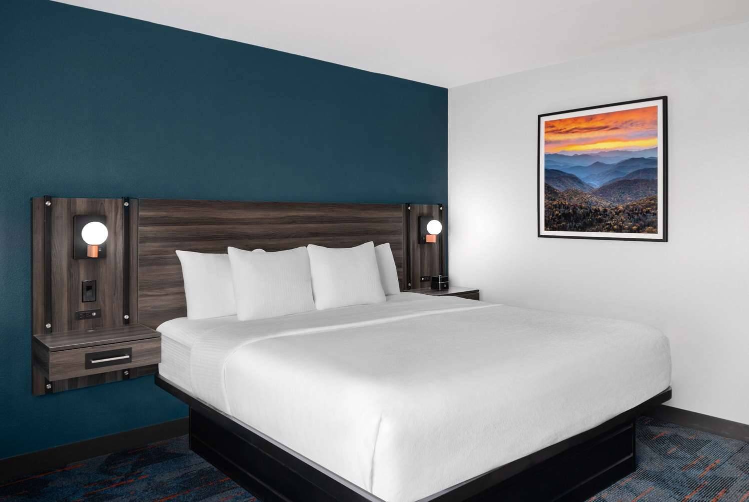 La Quinta Inn & Suites by Wyndham Greensboro NC