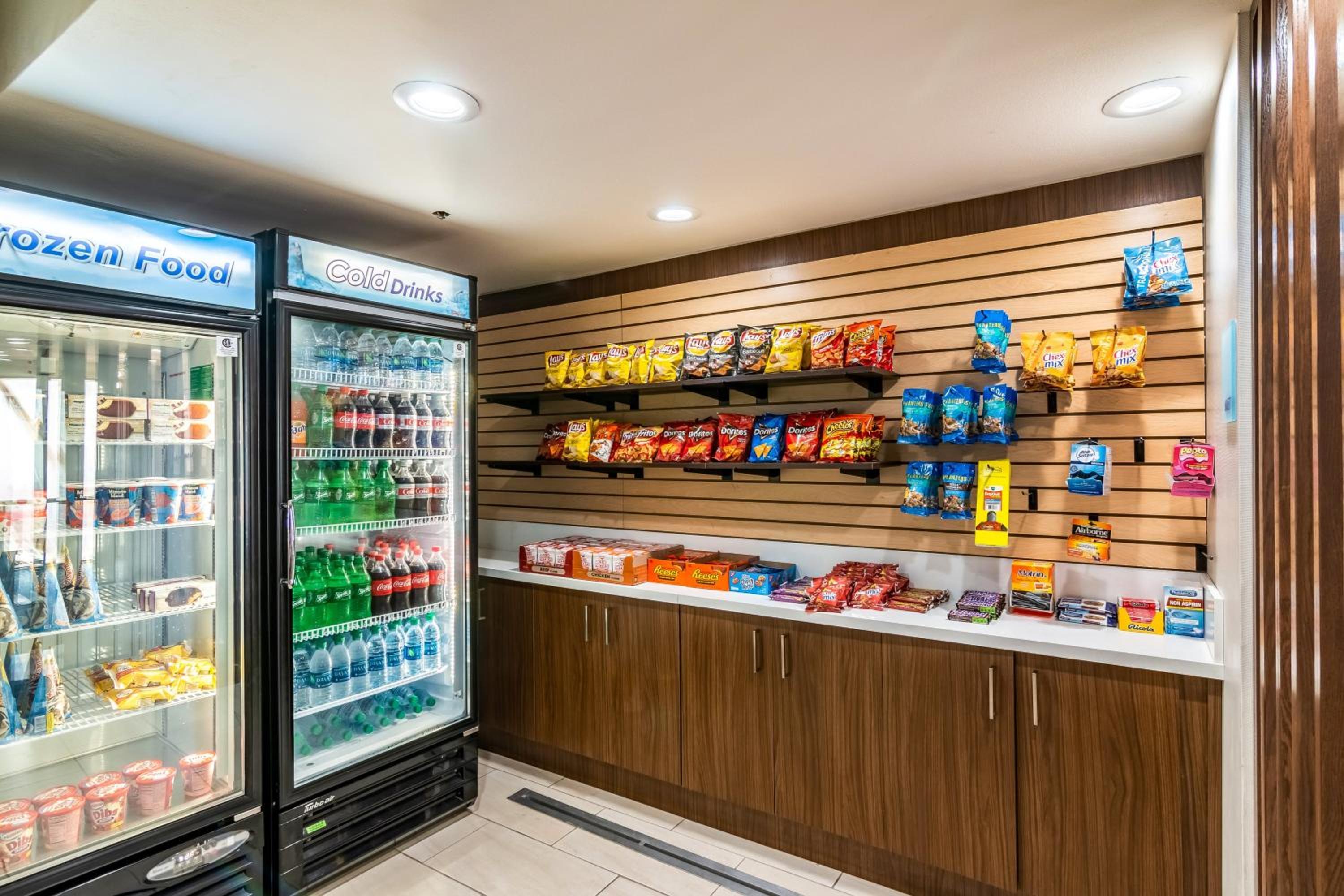 Holiday Inn Express & Suites - Camarillo