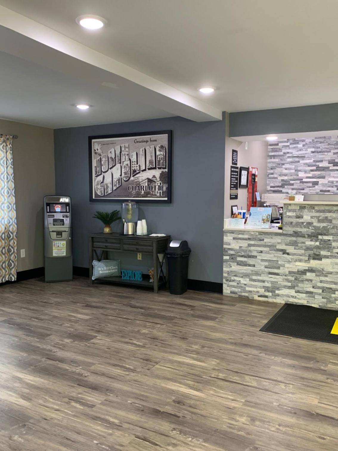 Super 8 by Wyndham Charlotte University