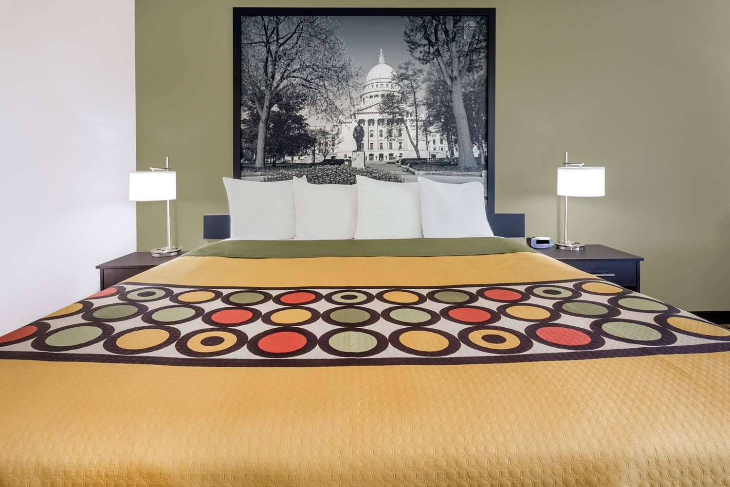 Super 8 by Wyndham Madison South