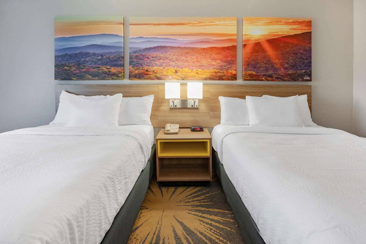 Days Inn by Wyndham Roanoke Hollins Near I-81