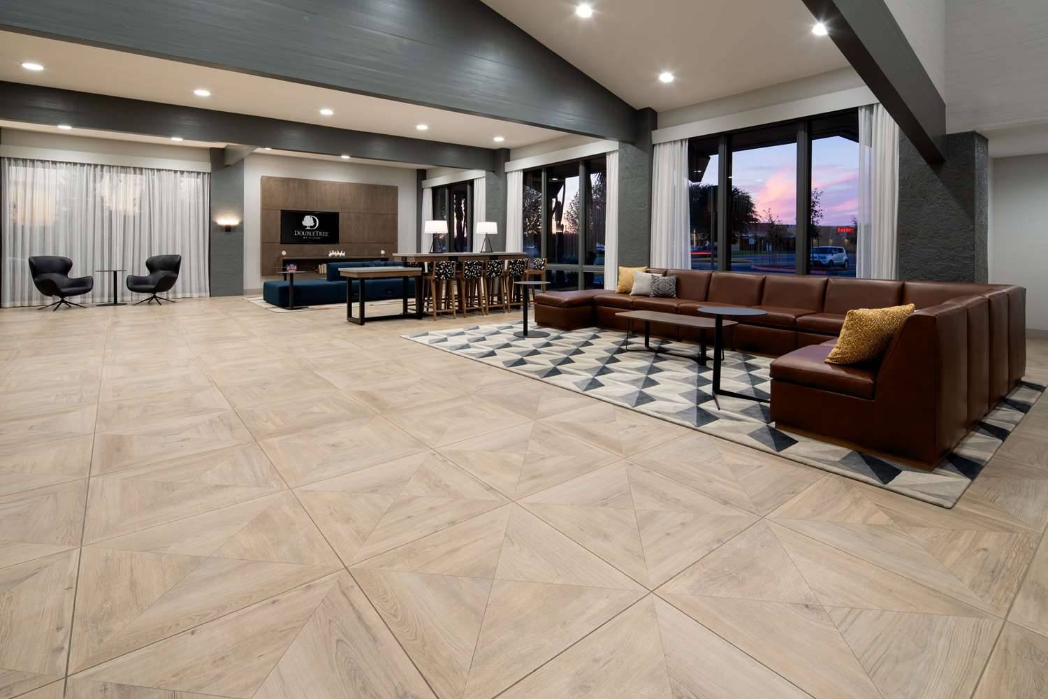 DoubleTree by Hilton Bakersfield