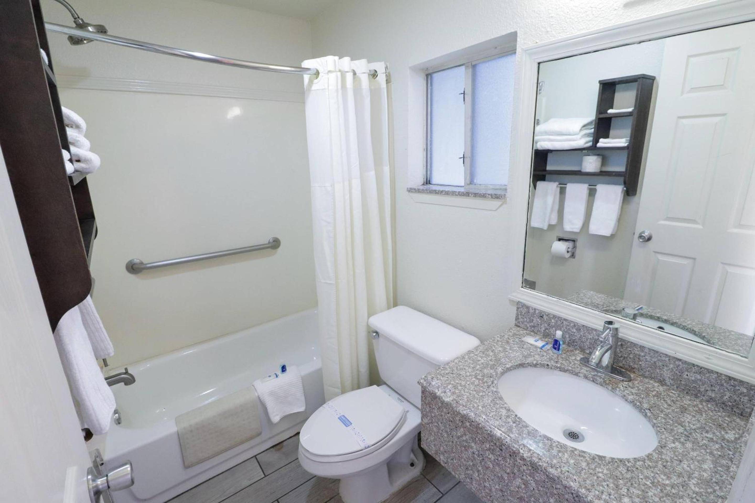 Rodeway Inn San Antonio Lackland AFB - SeaWorld