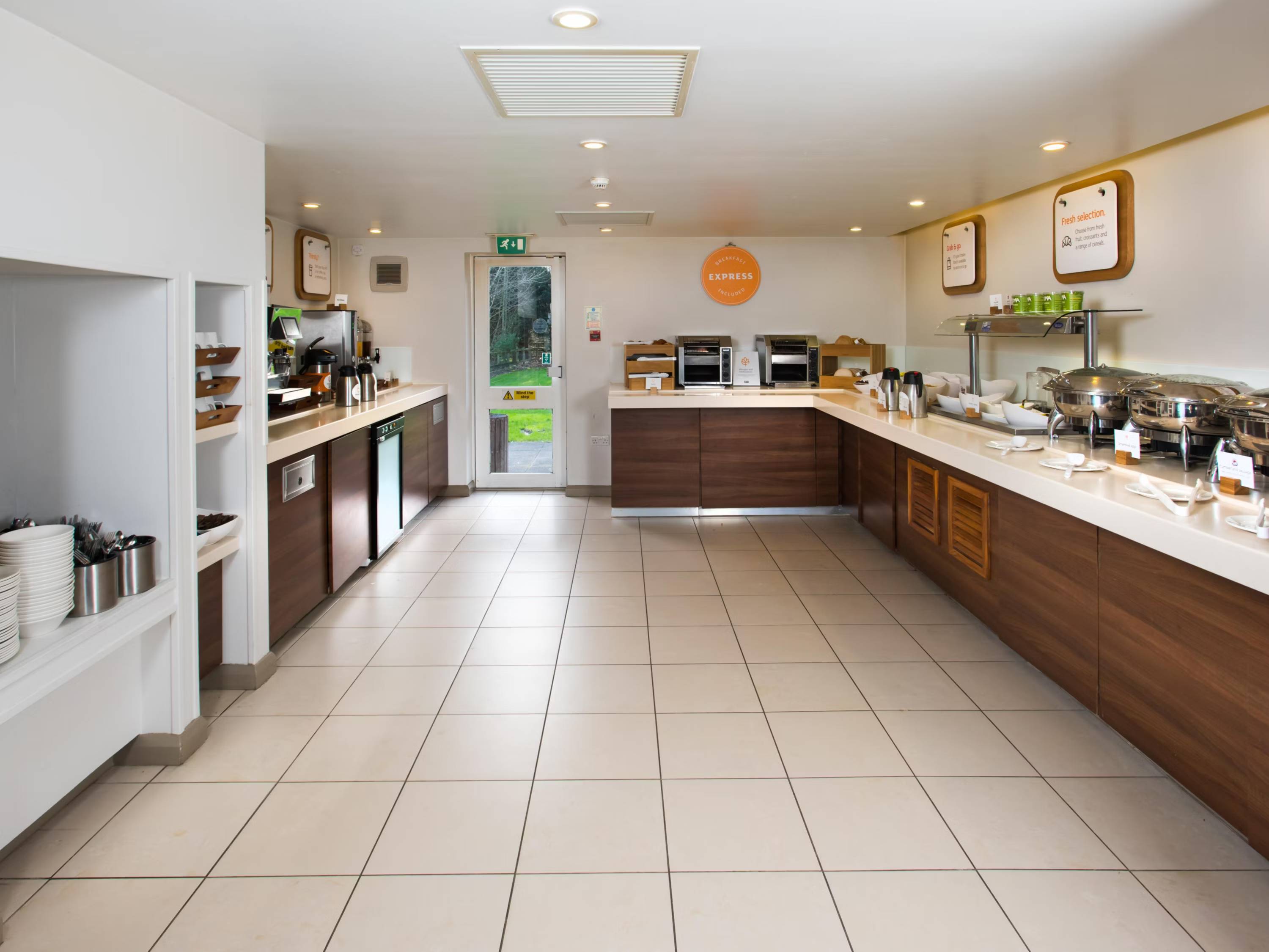 Holiday Inn Express Warwick - Stratford-upon-Avon by IHG